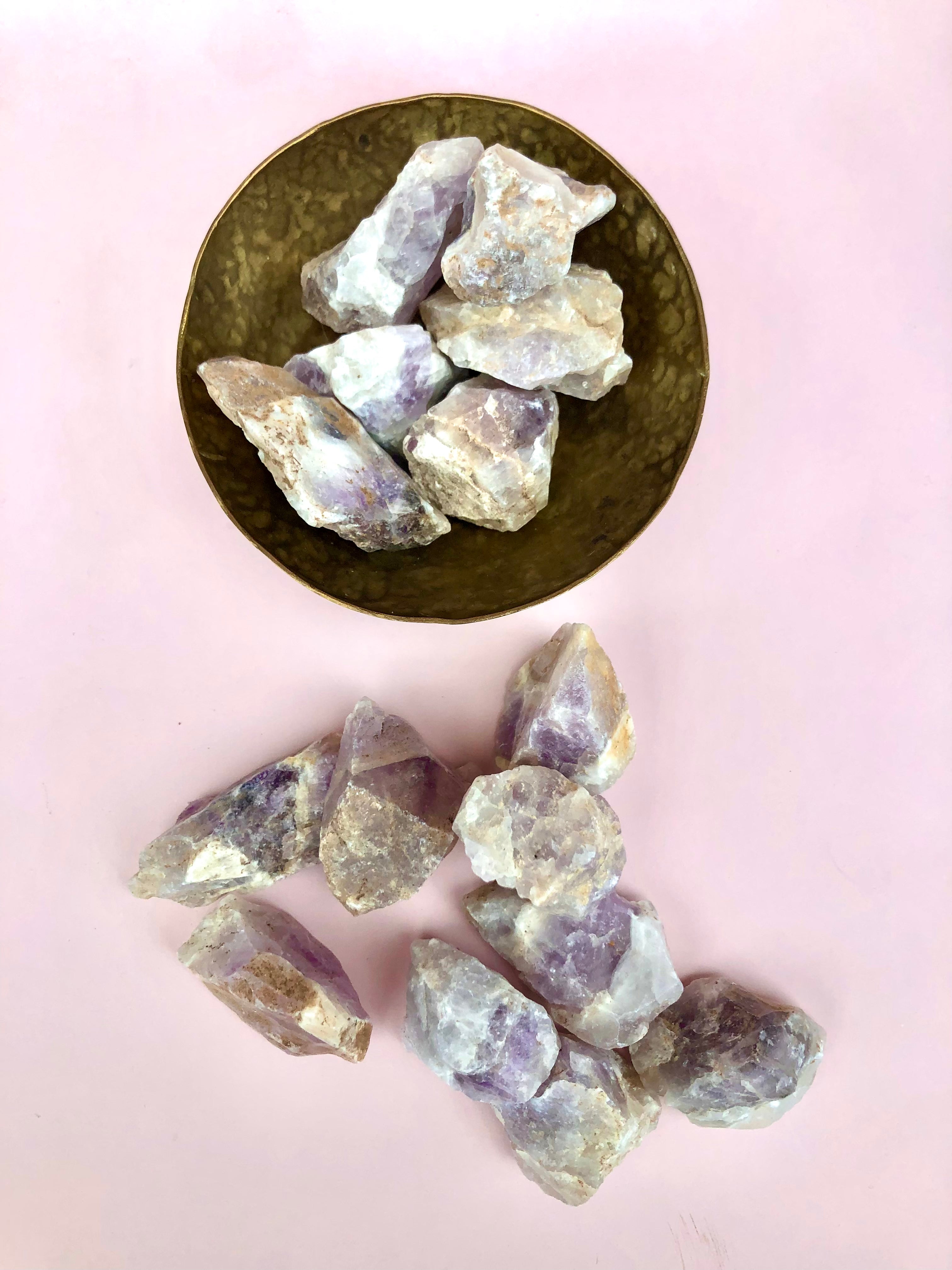 Rå Ametyst ☾ Lommesten ☾ RO, HEALING & SELVKÆRLIGHED ☾ 22 - 30 Gram - Månesøster Krystaller Horsens / MÅNESØSTER.DK / MAANESOESTER.DK