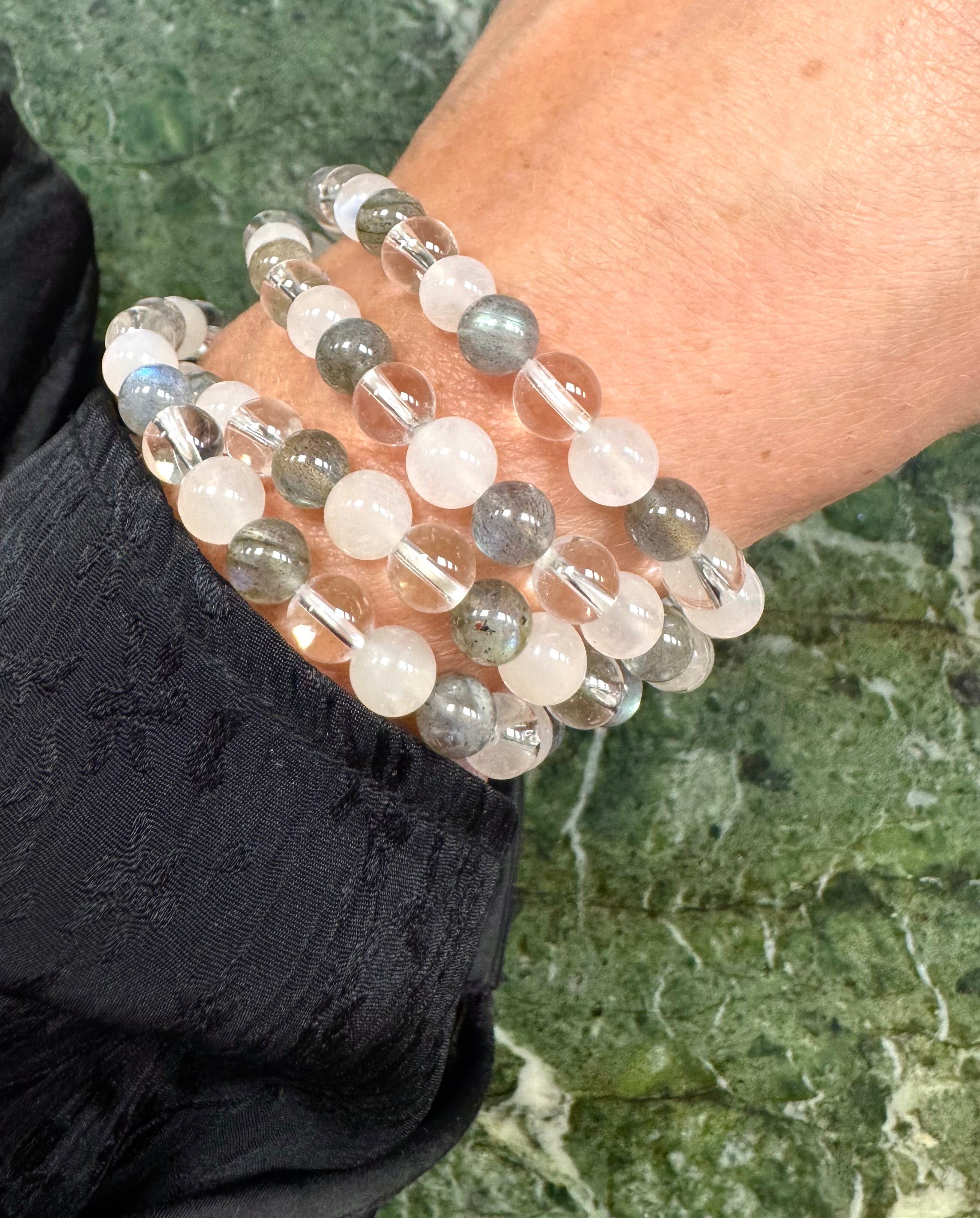 Spirituel Energi - Armbånd - med Månesten, Labradorit & Bjergkrystal ☾ (6mm.) / MAANESOESTER.DK / MÅNESØSTER.DK