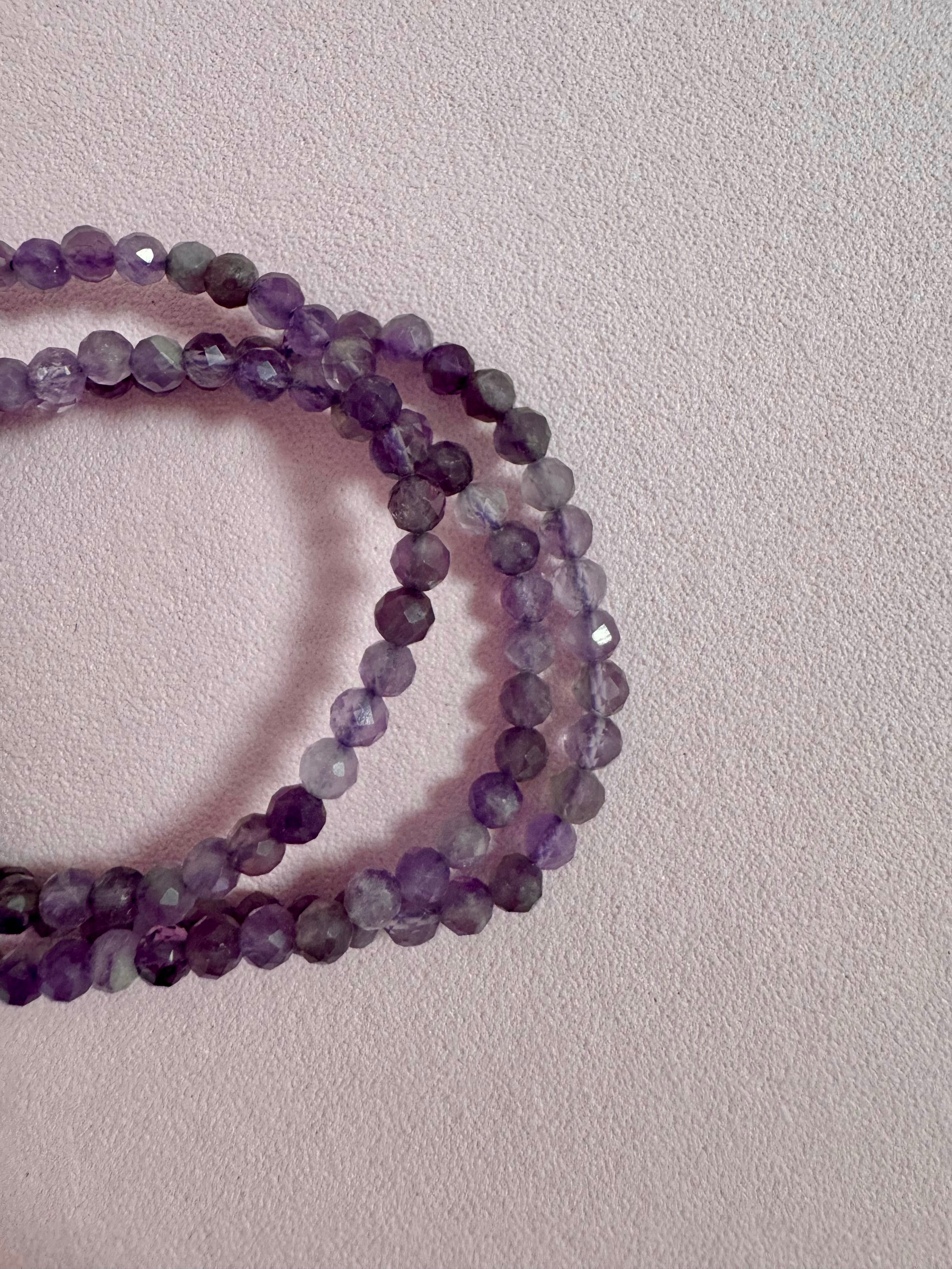 Facetteret Ametyst Armbånd ☾ RO, HEALING & SELVKÆRLIGHED ☾ 4 mm. Facet Perler / MAANESOESTER.DK / MÅNESØSTER.DK