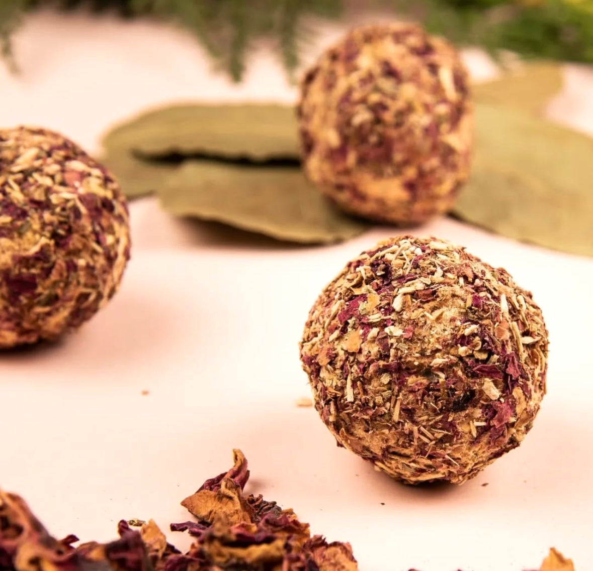 Bombita herbal love - Æske med 4 Håndlavet Røgelses Smudge Kugler fra Sagrada Madre