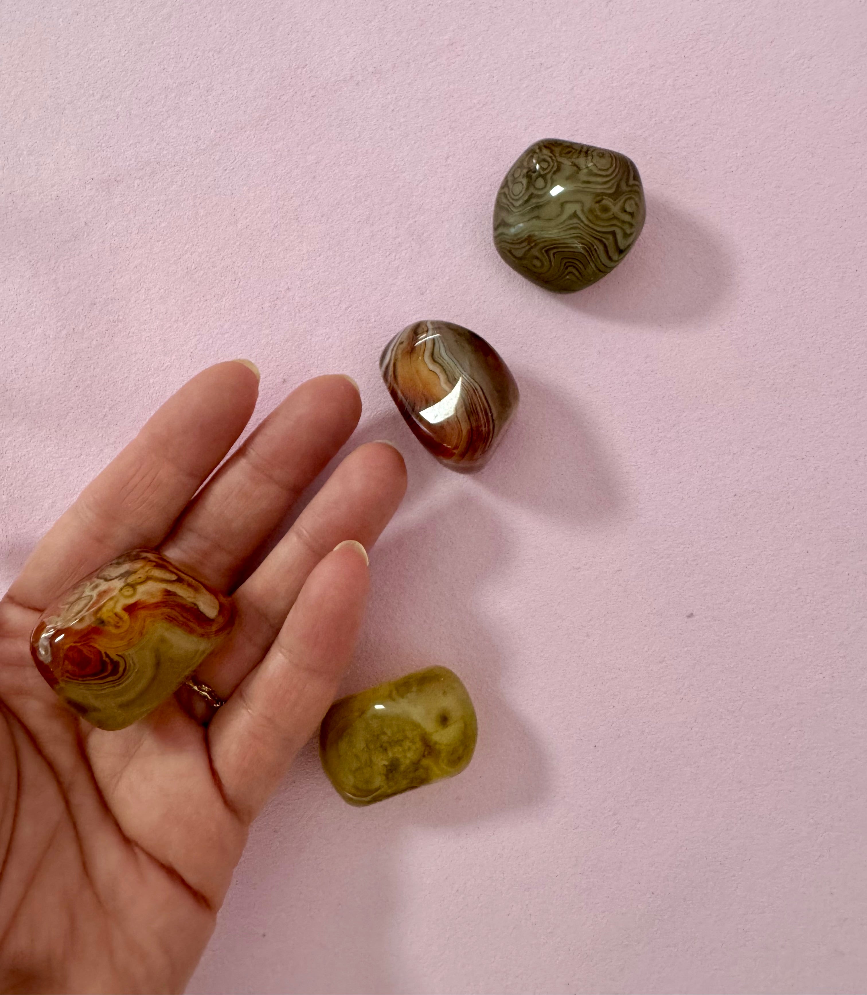 Stor Bånd agat lommesten - Selvrespekt, Jordforbindelse & Selvstændighed ☽