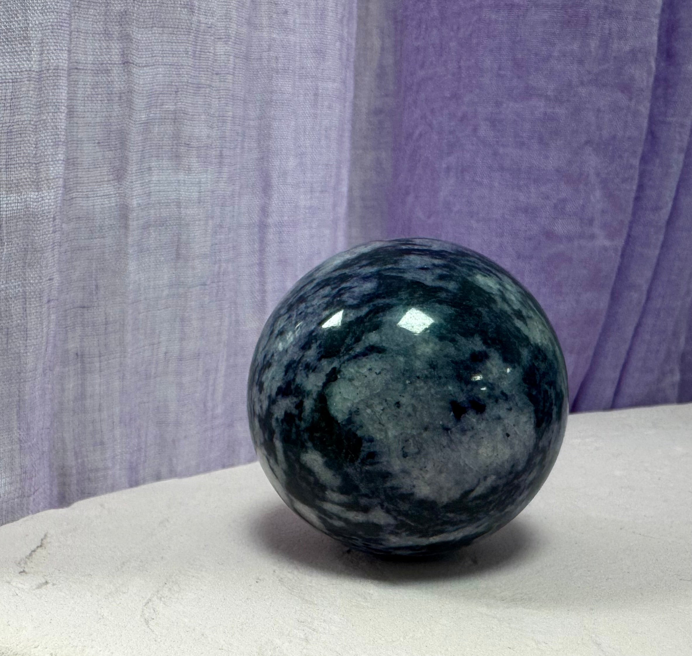 Indigo Gabbro (også kendt som Mystic Merlinite eller Blizzard Stone) - 5 cm