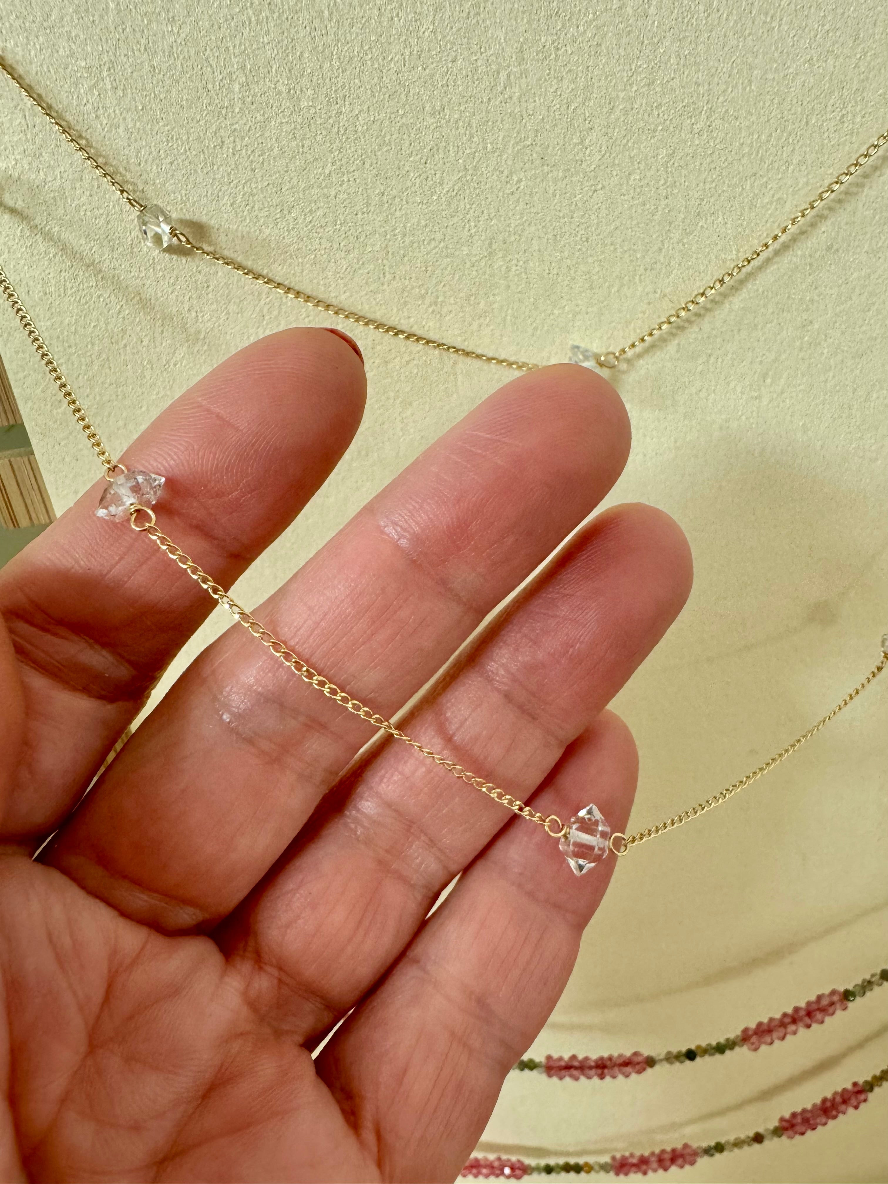 Herkimer Diamant Draperet Halskæde - 14K Guldfyld - fra Saressa Designs