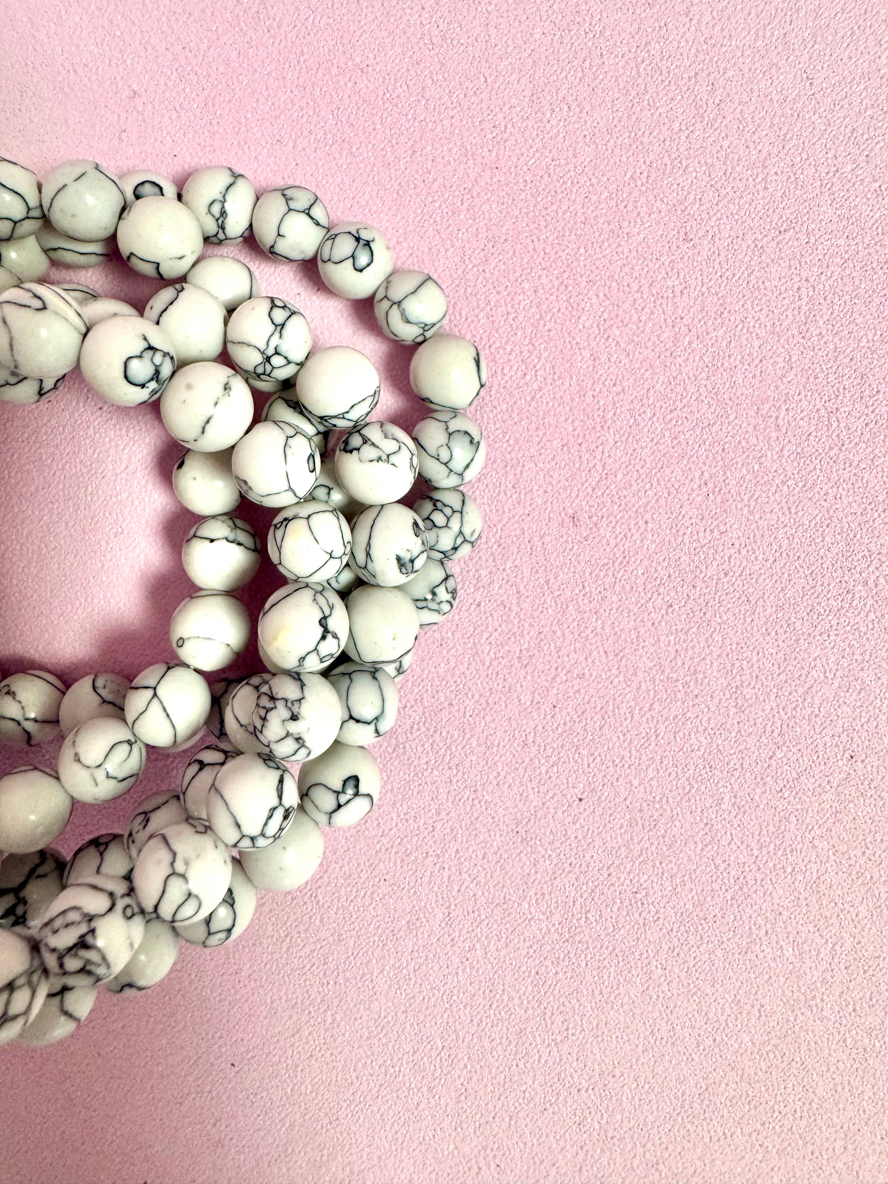 Howlit Armbånd ☽ Følelsesmæssig Healing, Inspiration, Kreativitet, Tålmodighed, Ro, Bevidsthed, Fred og Oplysning ☽ 6mm & 8mm