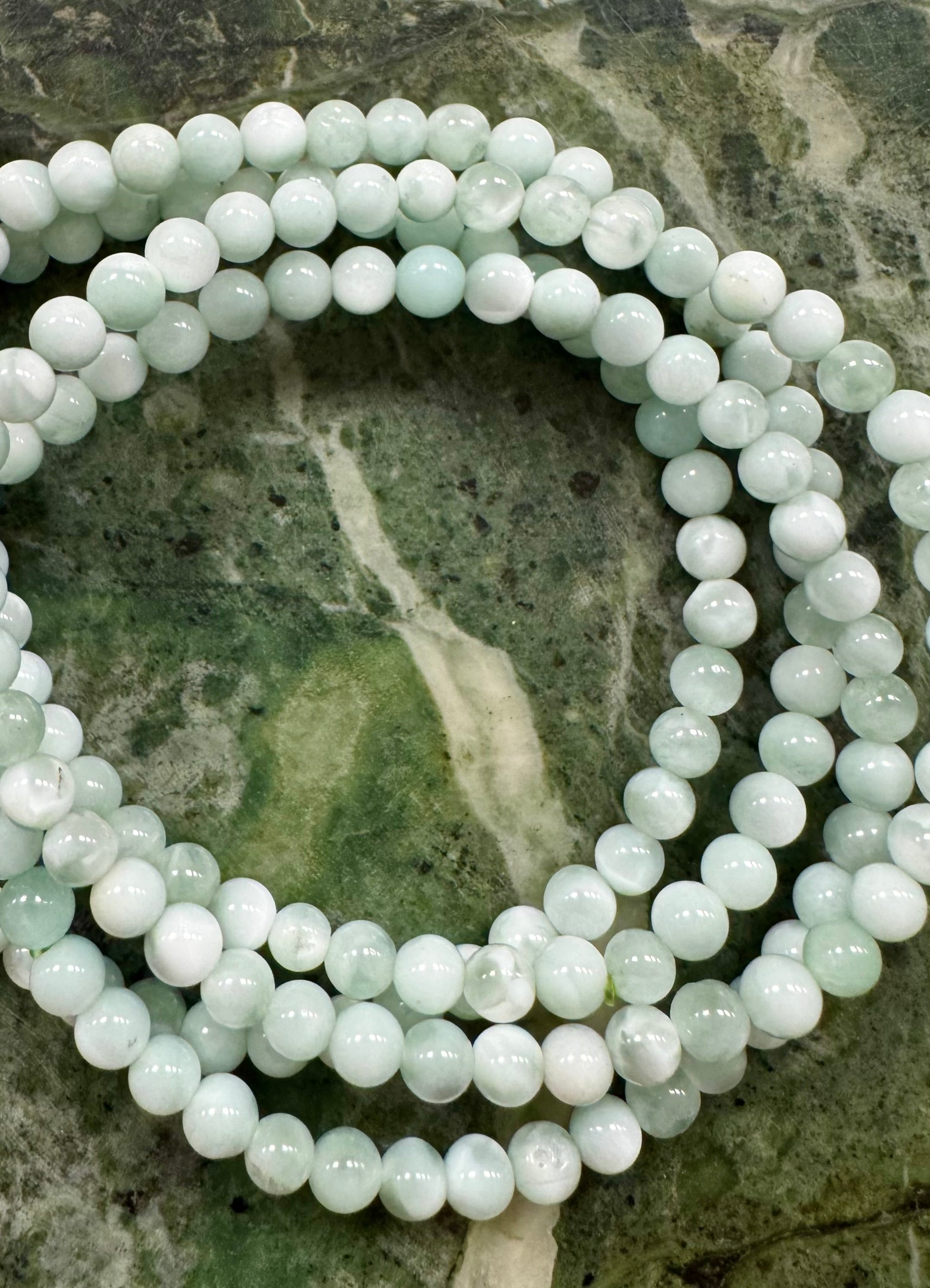 Grøn Månesten Garnierit - Armbånd - En Gudinde Krystal som forbinder dig med den feminine jordenergi - (4 mm.)