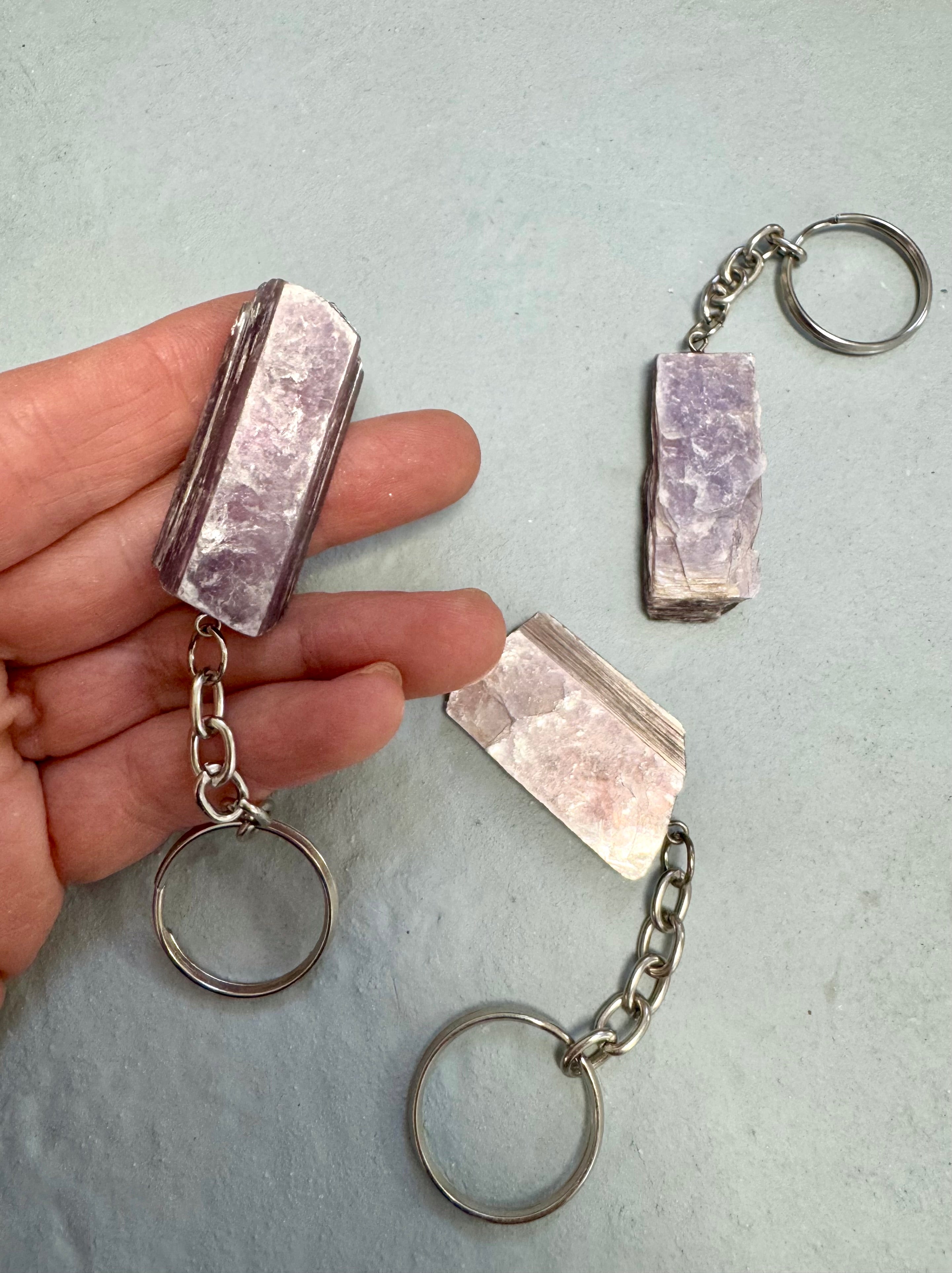 Krystal Nøglering ☽ Gul Calcit ☽ Lepidolit ☽ Røgkvarts ☽ Bjergkrystal ☽ Citrin ☽ Pink Turmalin ☽ blå kvarts