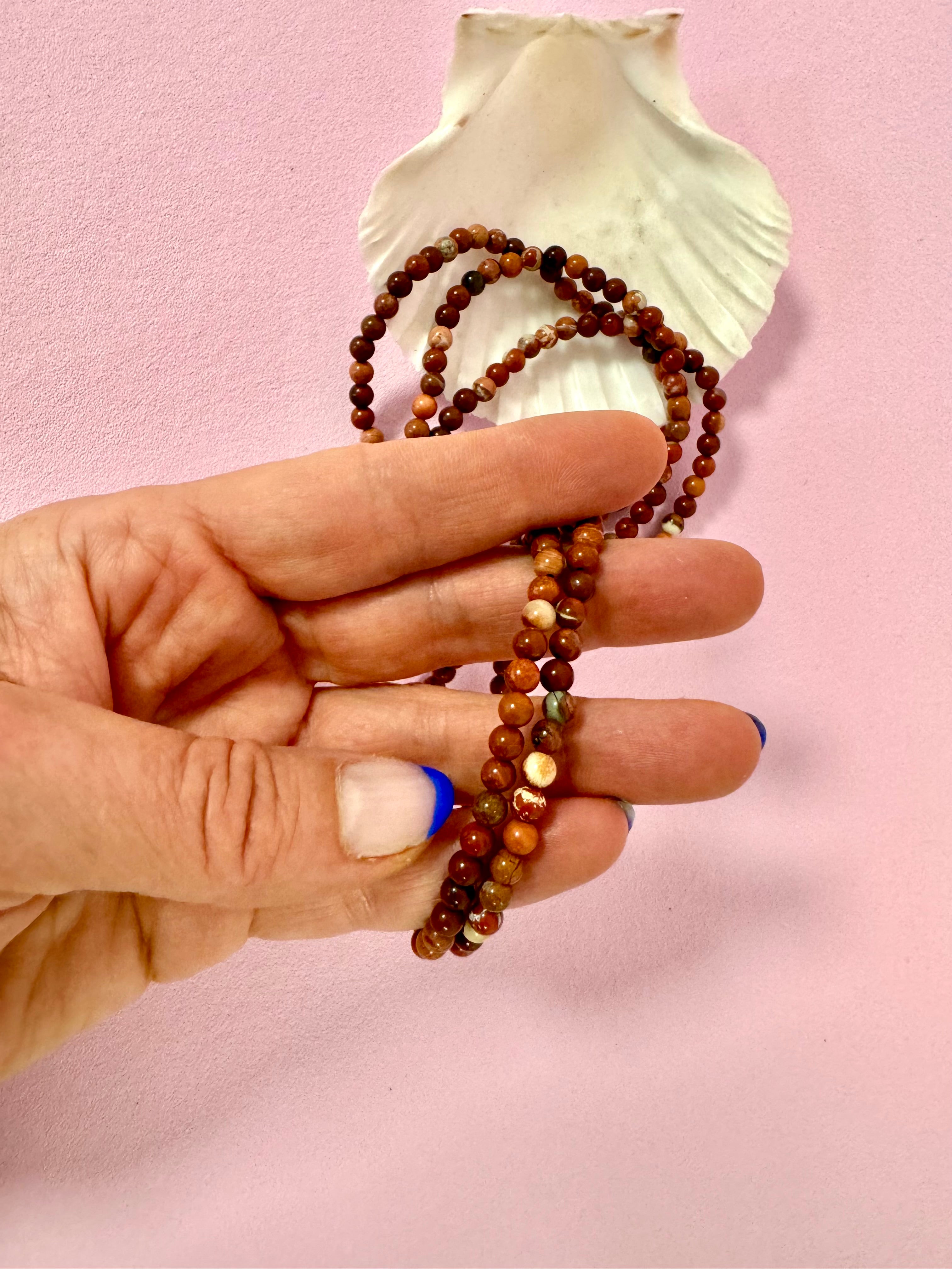 Rød Jaspis Armbånd ♀️ En Lidenskabelig Powersten Specielt Til Kvinder ♀️(4 mm.) / MÅNESØSTER.DK / MAANESOESTER.DK