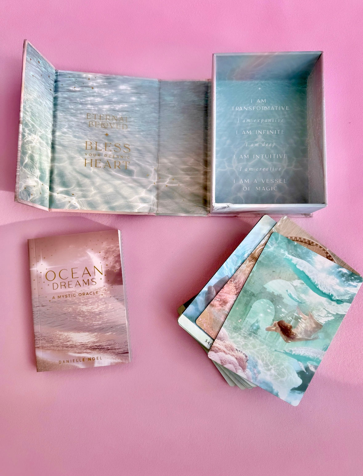 Månesøster Krystaller Ocean Dreams Orakel Kort - Luksuriøse kort med en turkis, glitrende ryg - Danielle Noel - https://maanesoester.dk www.månesøster.dk