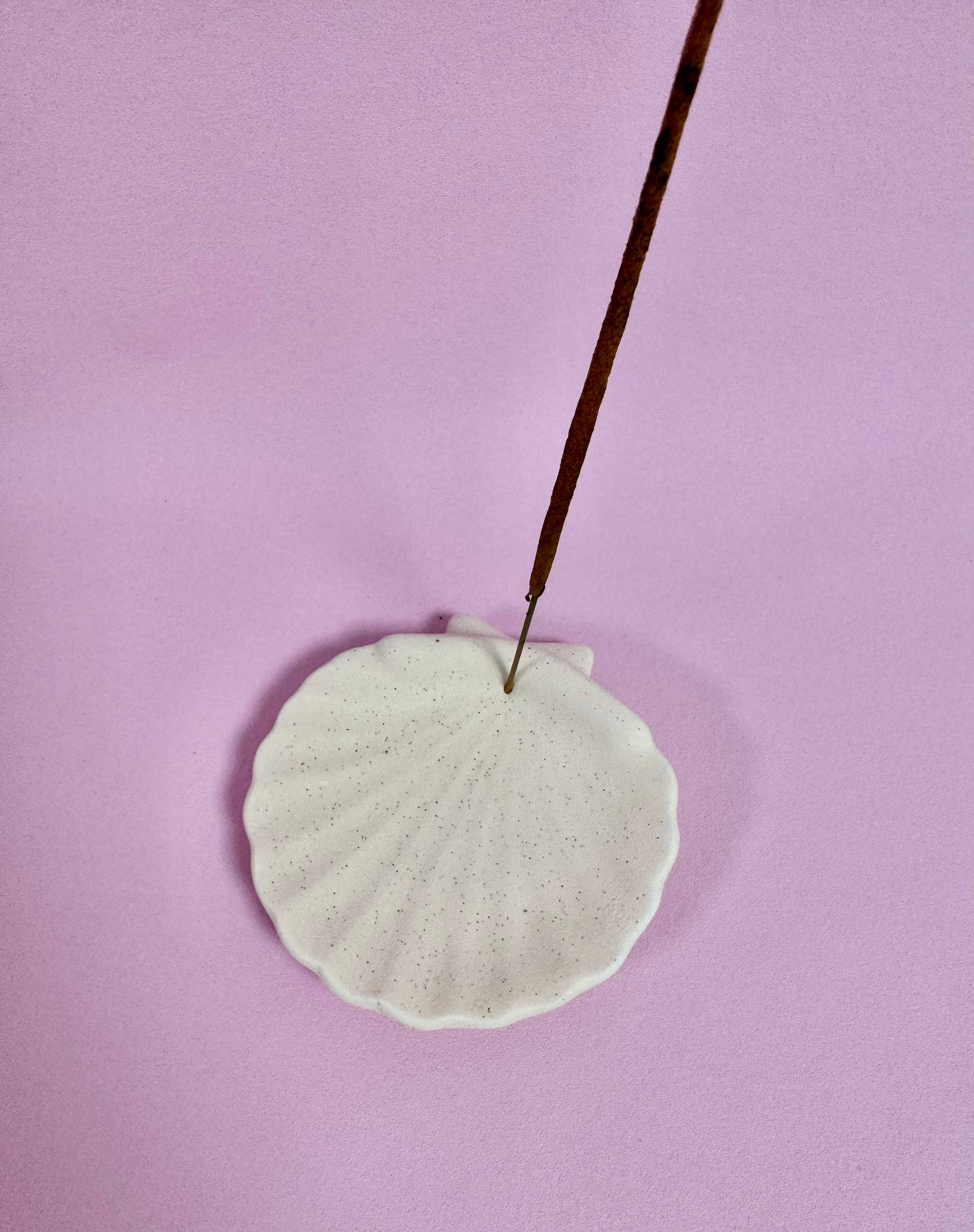 Månesøster Krystaller - Shell Røgelses Holder - Muslingeskal/ MAANESOESTER.DK / MÅNESØSTER.DK