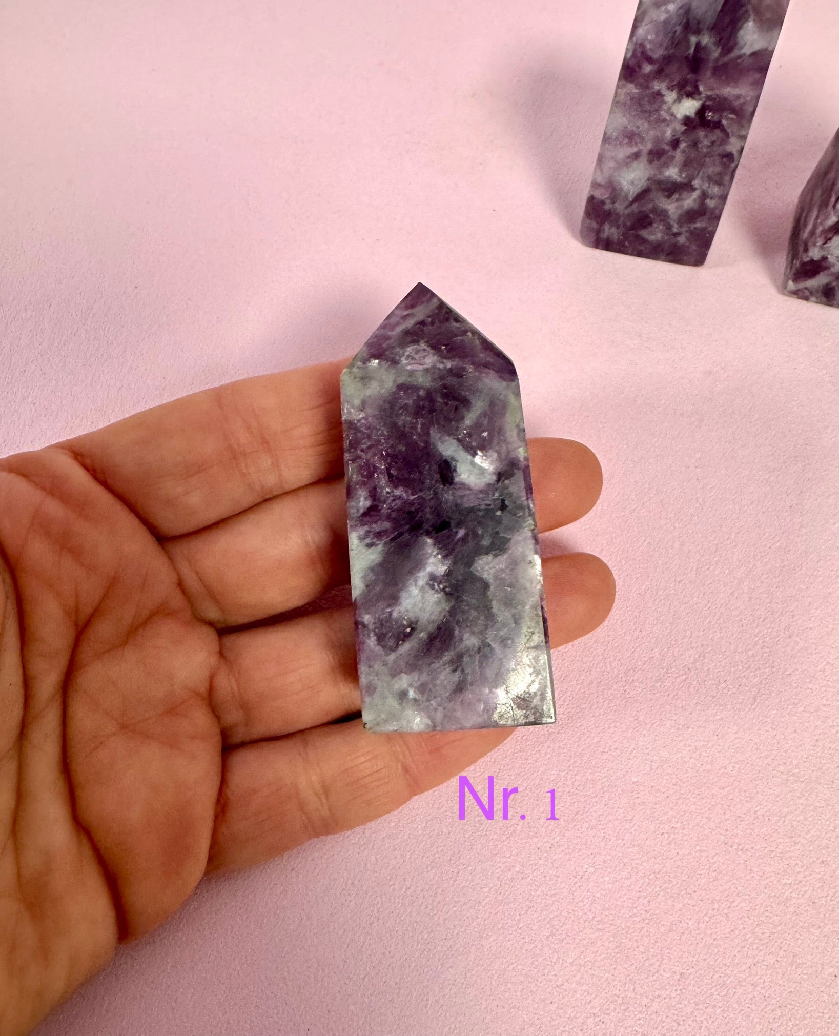 Mica Lepidolit Tårn ☾ Ro, Tryghed, Held, Glæde, Selvkærlighed, Selvaccept, Balance, Selvbevidsthed, Tålmodighed, Ærlighed ☾ Nr.1-5