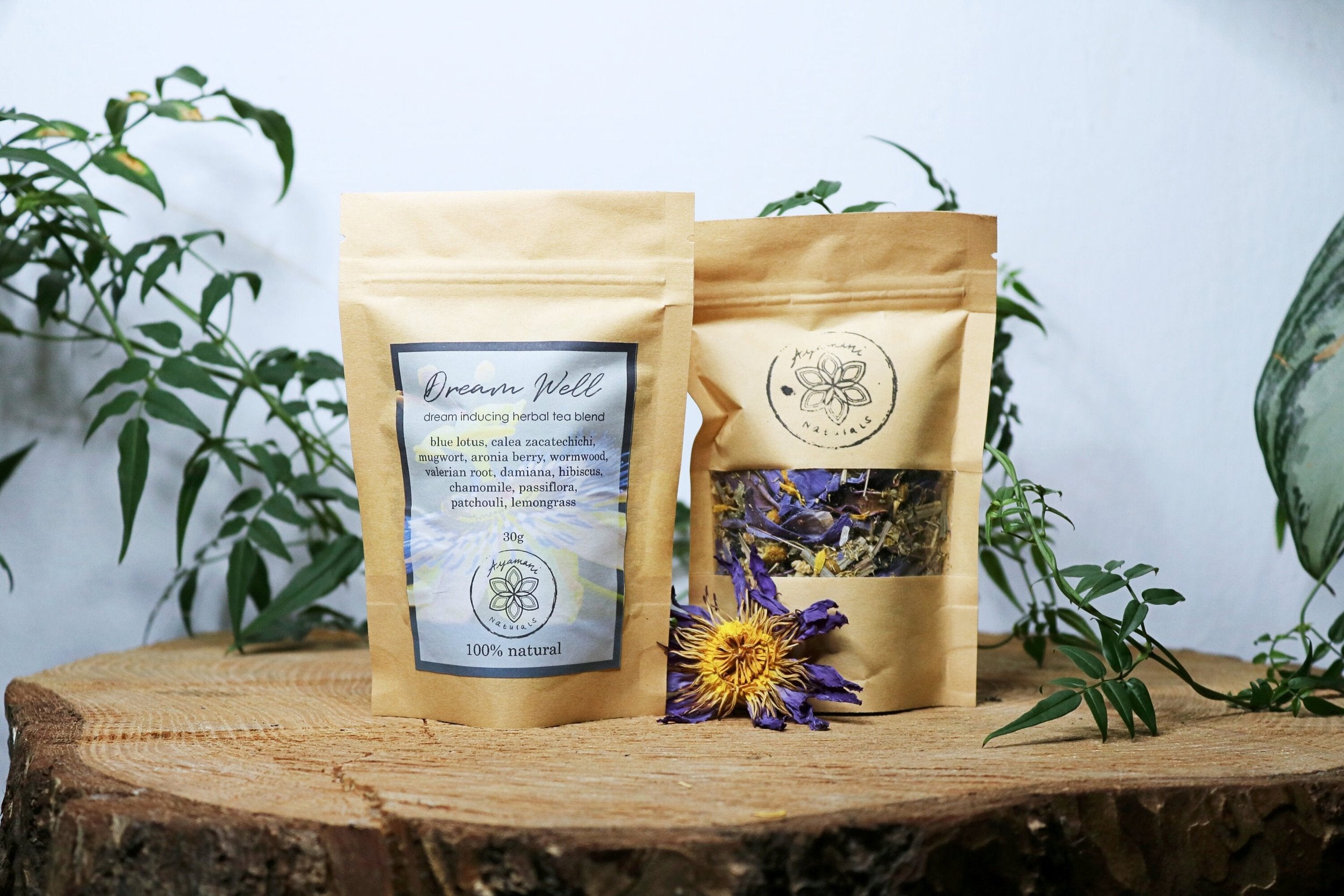 Månesøster Krystaller Horsens - DREAM WELL | LUCID DREAMING TEA ☽ Drømme Urtete Fra Ayamani Naturals ☽ 100 gram / MÅNESØSTER.DK / MAANESOESTER.DK