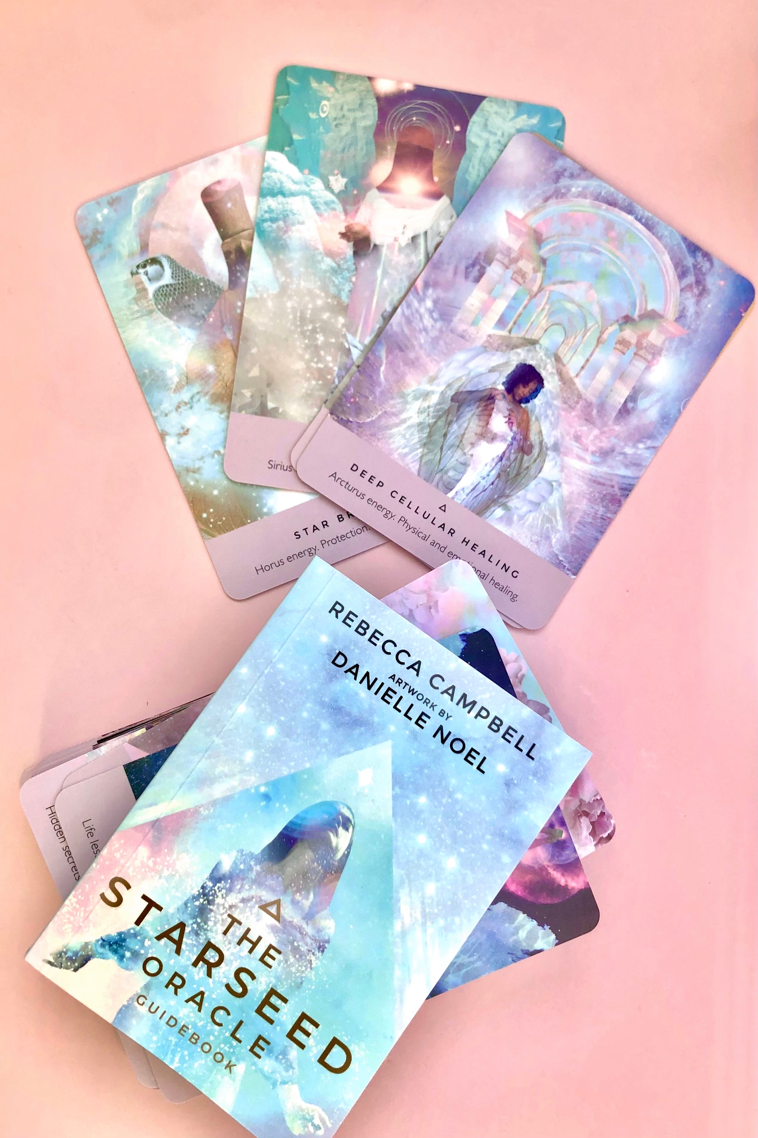 Månesøster Krystaller - Starseed Orakelkort
- Skabt af Rebecca Campbell -  Illustreret af Danielle Noel / MÅNESØSTER.DK / MAANESOESTER.DK