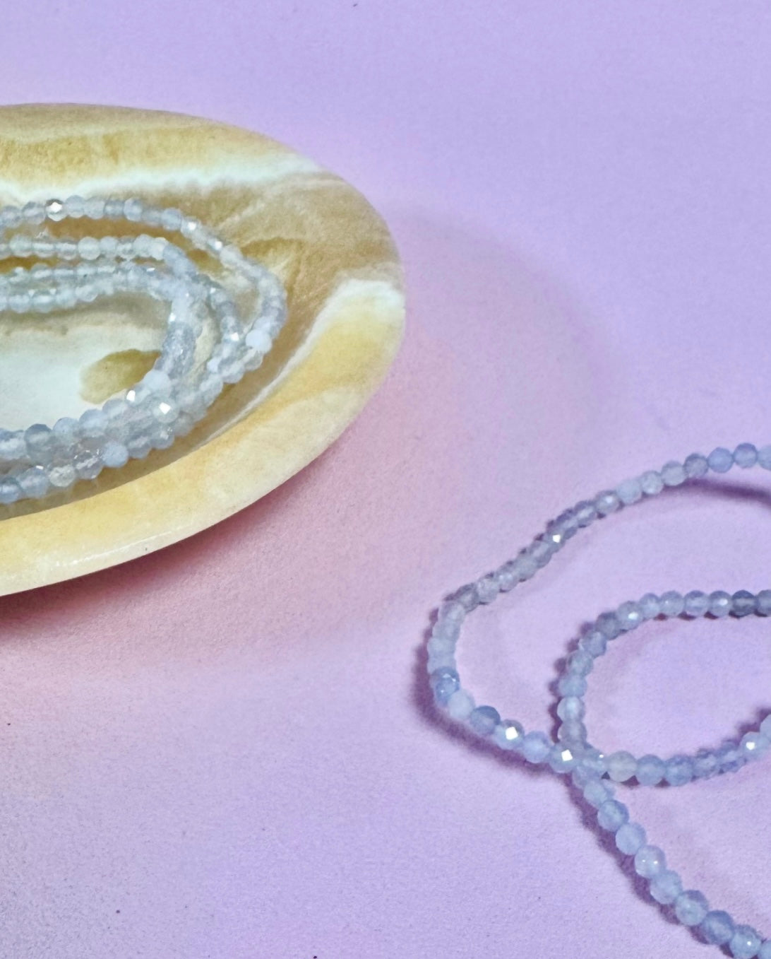Månesøster Krystaller Horsens - Facetteret Kalcedon / blonde agat Armbånd ☽ Velvilje, generøsitet, fællesskab, balance, harmoni & fleksibilitet / MAANESOESTER.DK / MÅNESØSTER.DK