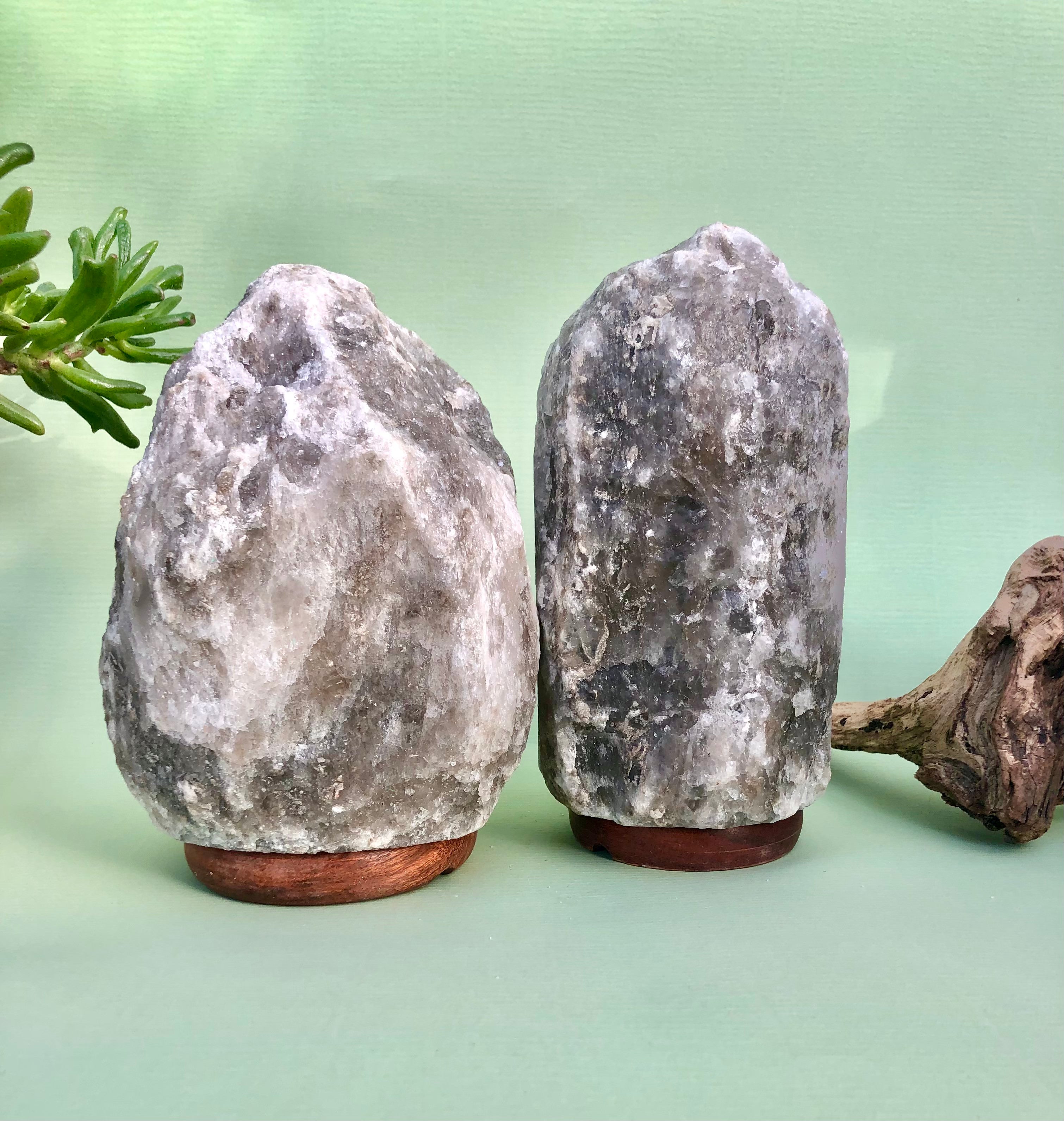 Himalaya Salt Lamper Saltlampe Grå Hvid Rød Månesøster Krystaller Månesøsteren Månesøstrene - maanesoester.dk