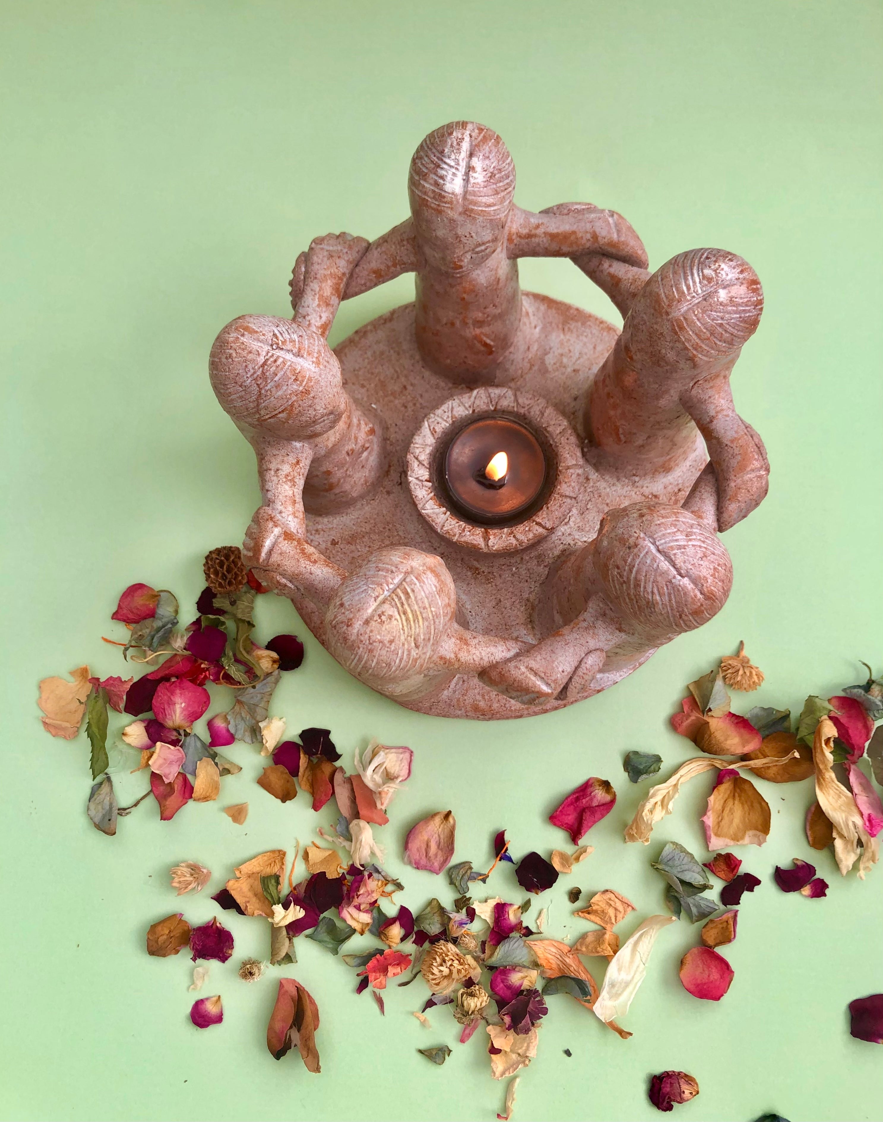 Unit Kvinde Cirkel♀️ fair Trade Håndlavet Ler Lysestage med 5 kvinder / søstre