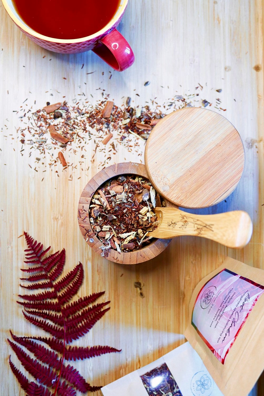 Månesøster Krystaller - ROOT CHAKRA TEA ☽ Rod Chakra Te Fra Ayamani Naturals ☽ 100 gram / MAANESOESTER.DK / MÅNESØSTER.DK