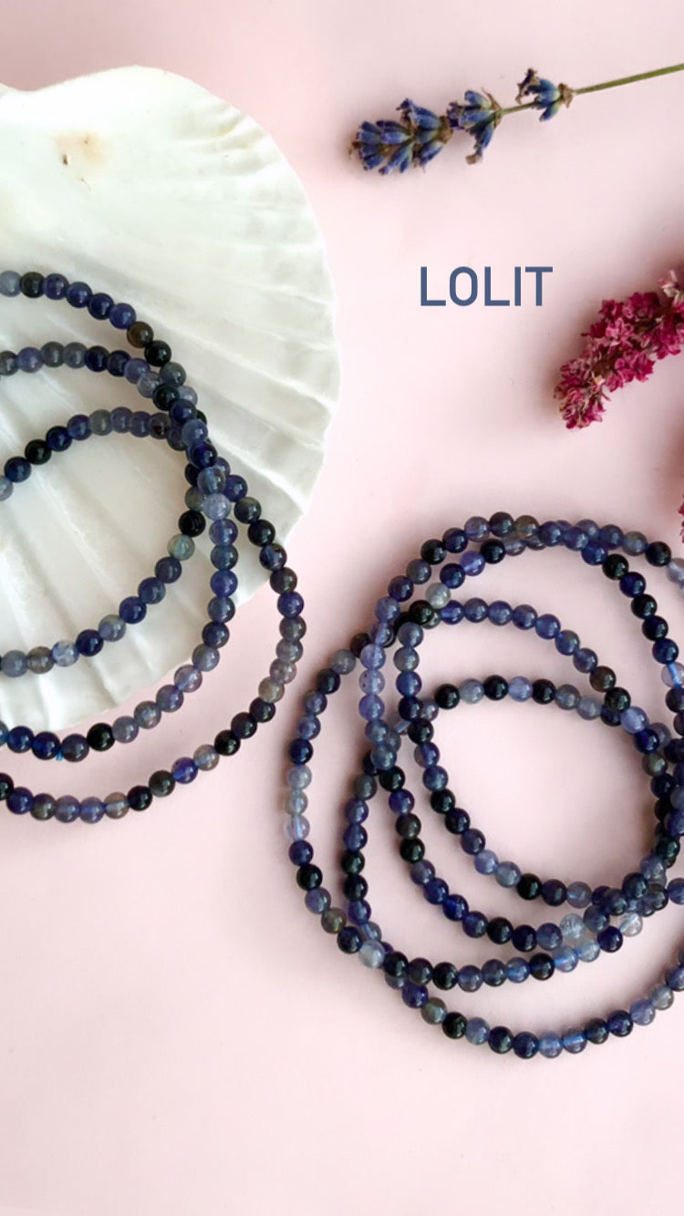 Månesøster Krystaller ☾ Blå Lolit Armbånd Find din sande vej, Kontakt til dit højere selv, transformation & eventyr 4mm