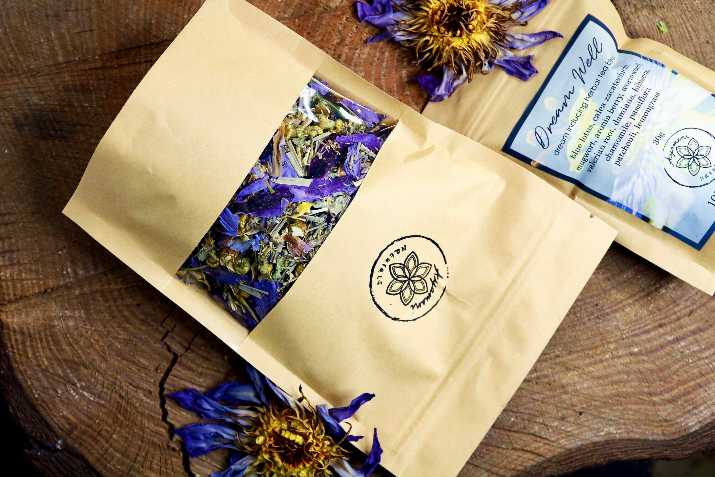 Månesøster Krystaller Horsens - DREAM WELL | LUCID DREAMING TEA ☽ Drømme Urtete Fra Ayamani Naturals ☽ 100 gram / MÅNESØSTER.DK / MAANESOESTER.DK