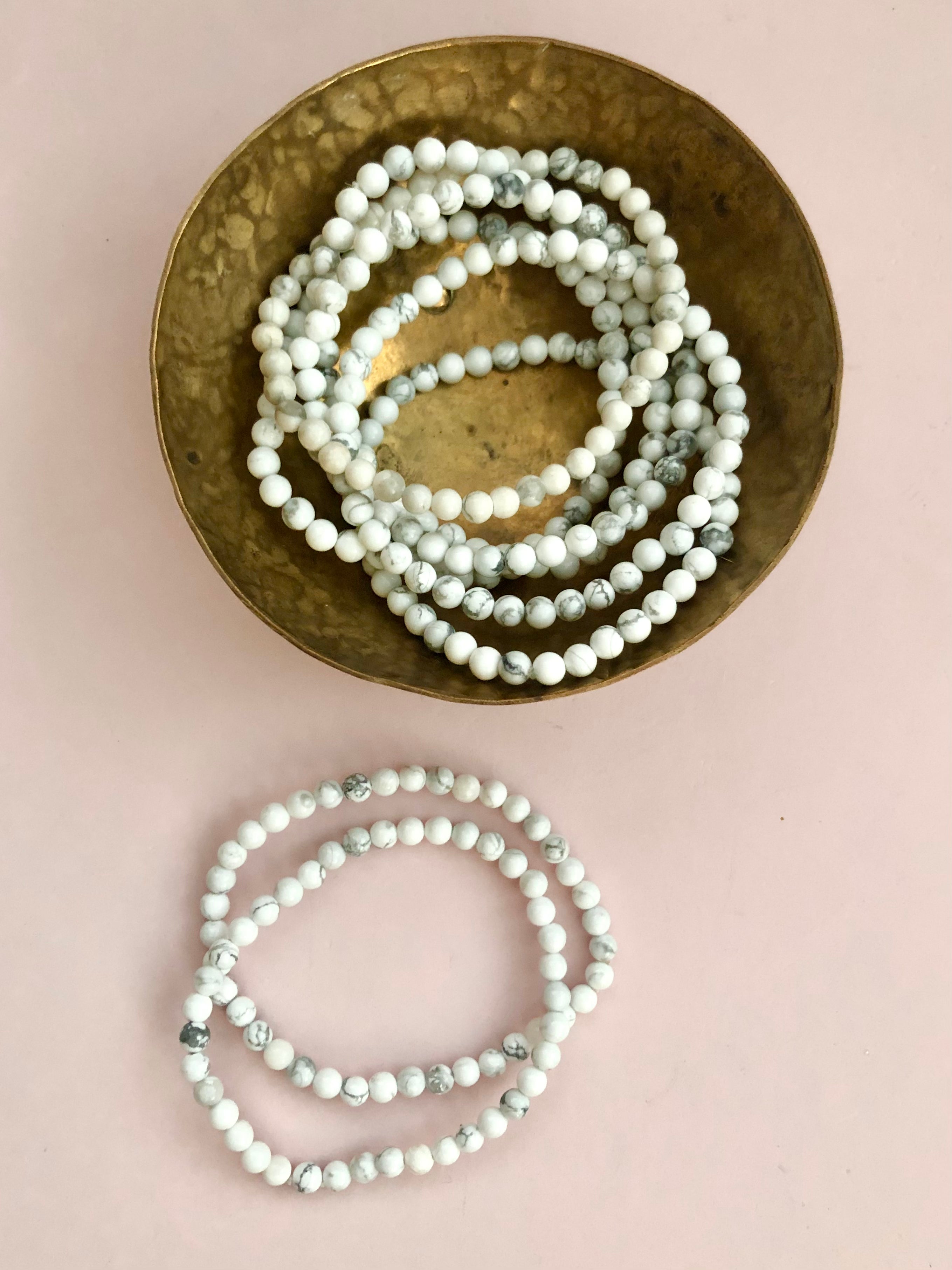 Månesøster Krystaller Horsens - Howlit Armbånd MÅNESØSTER.DK