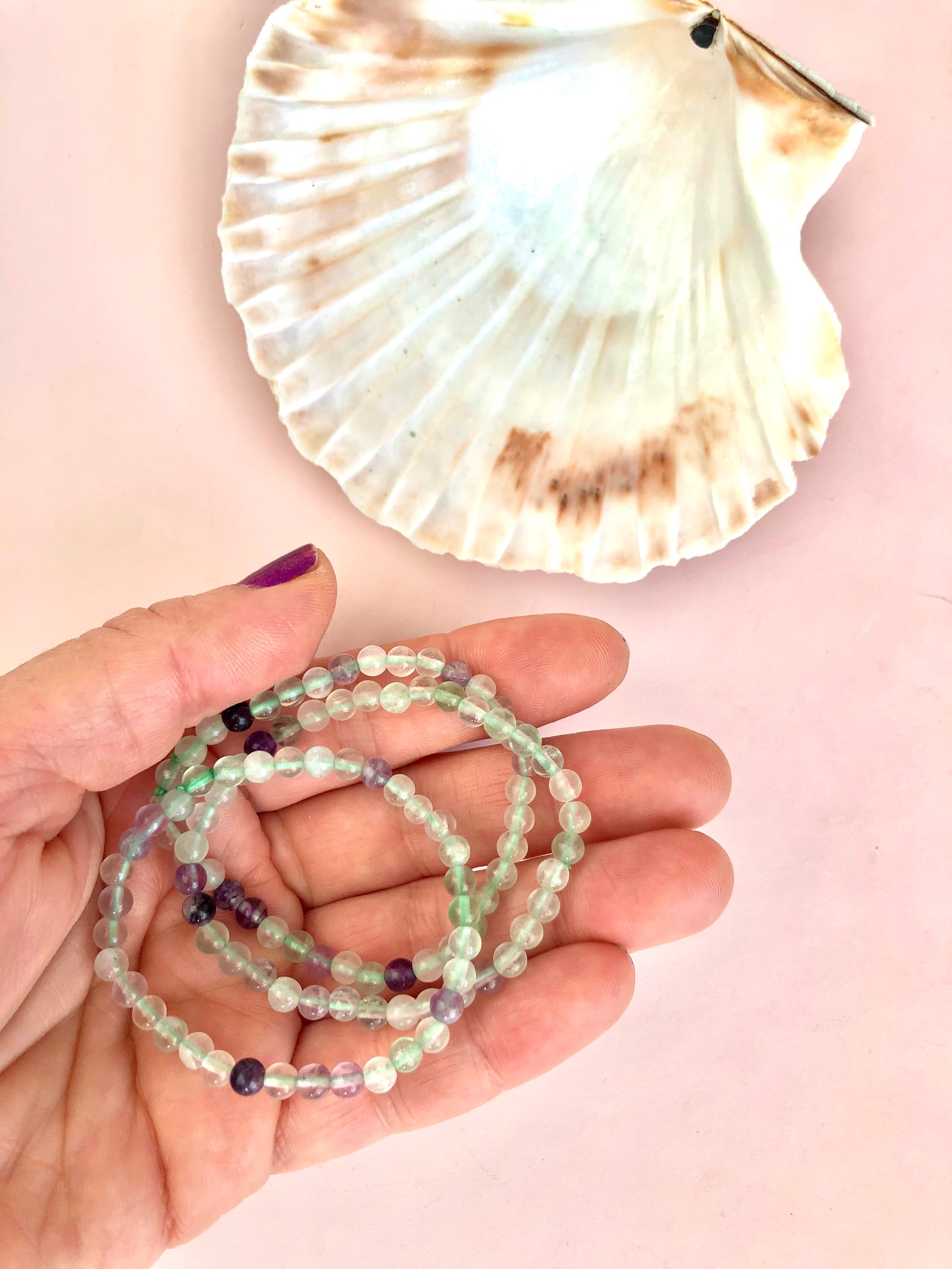 Månesøster Krystaller Regnbue Fluorit Armbånd ☾ 4mm / MÅNSØSTER.DK / MAANESOESTER.DK