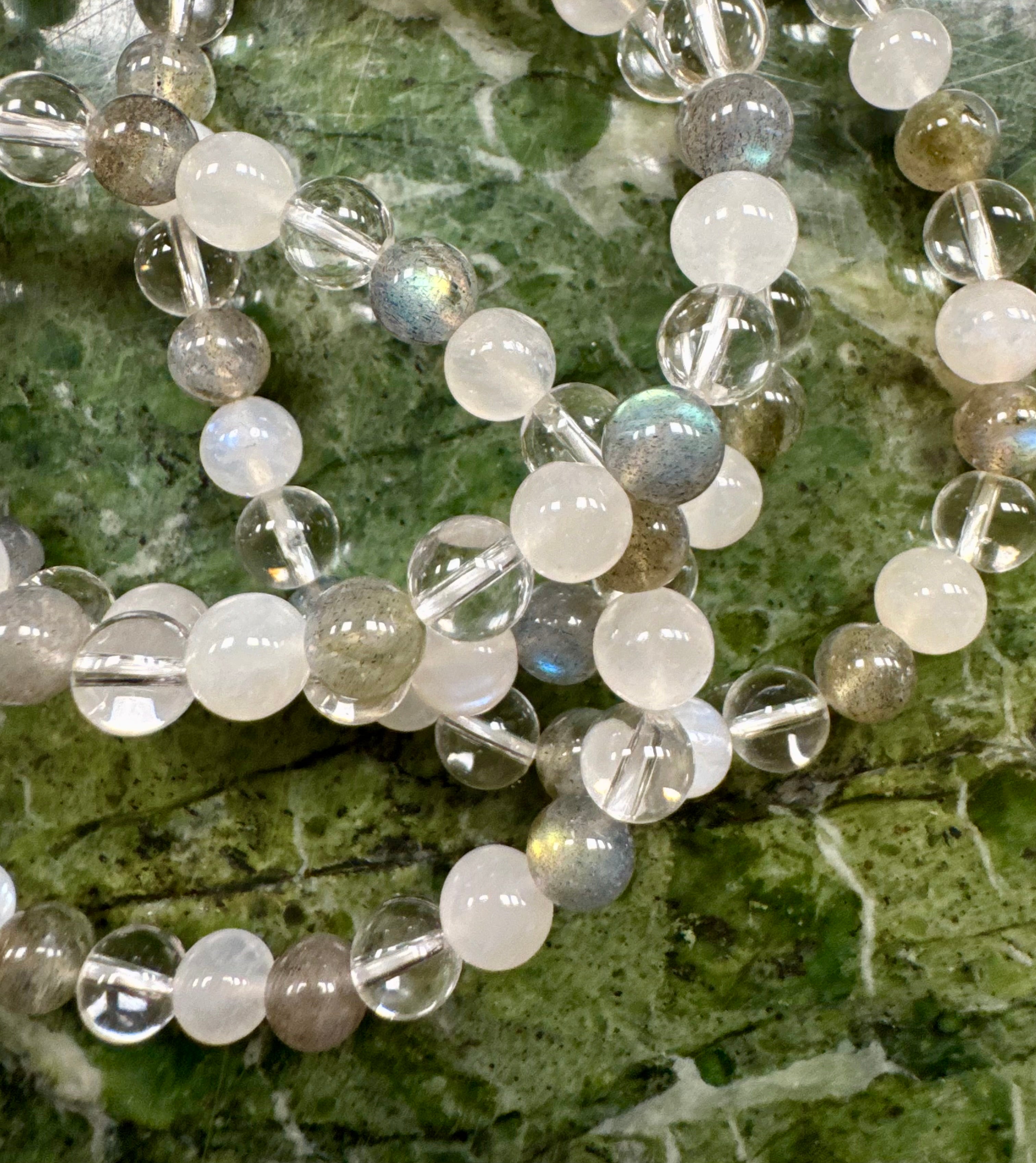 Spirituel Energi - Armbånd - med Månesten, Labradorit & Bjergkrystal ☾ (6mm.) / MAANESOESTER.DK / MÅNESØSTER.DK