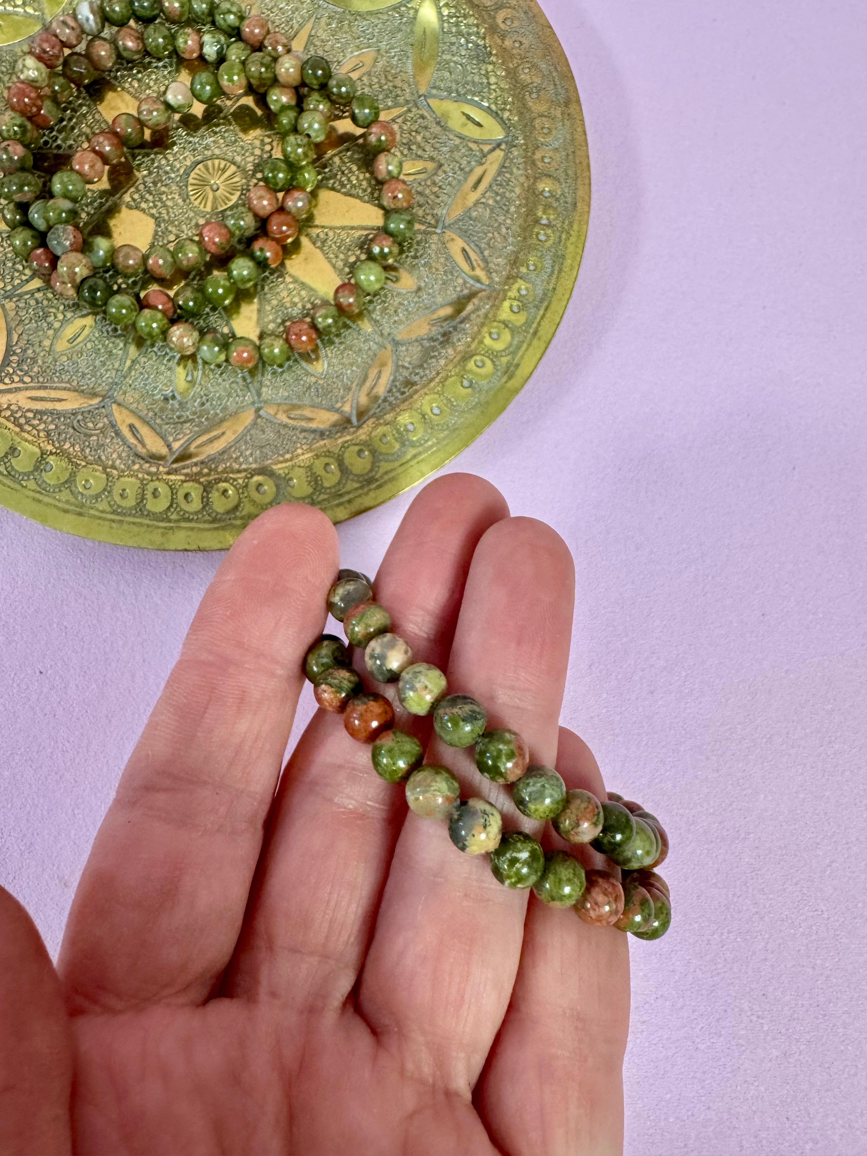 Unakit Armbånd - (5 mm.) - Tryghed, Kærlighed & Balance. Hjælper dig til at give slip på fortidens nag & negative, usunde energier / MAANESOESTER.DK / MÅNESØSTER.DK