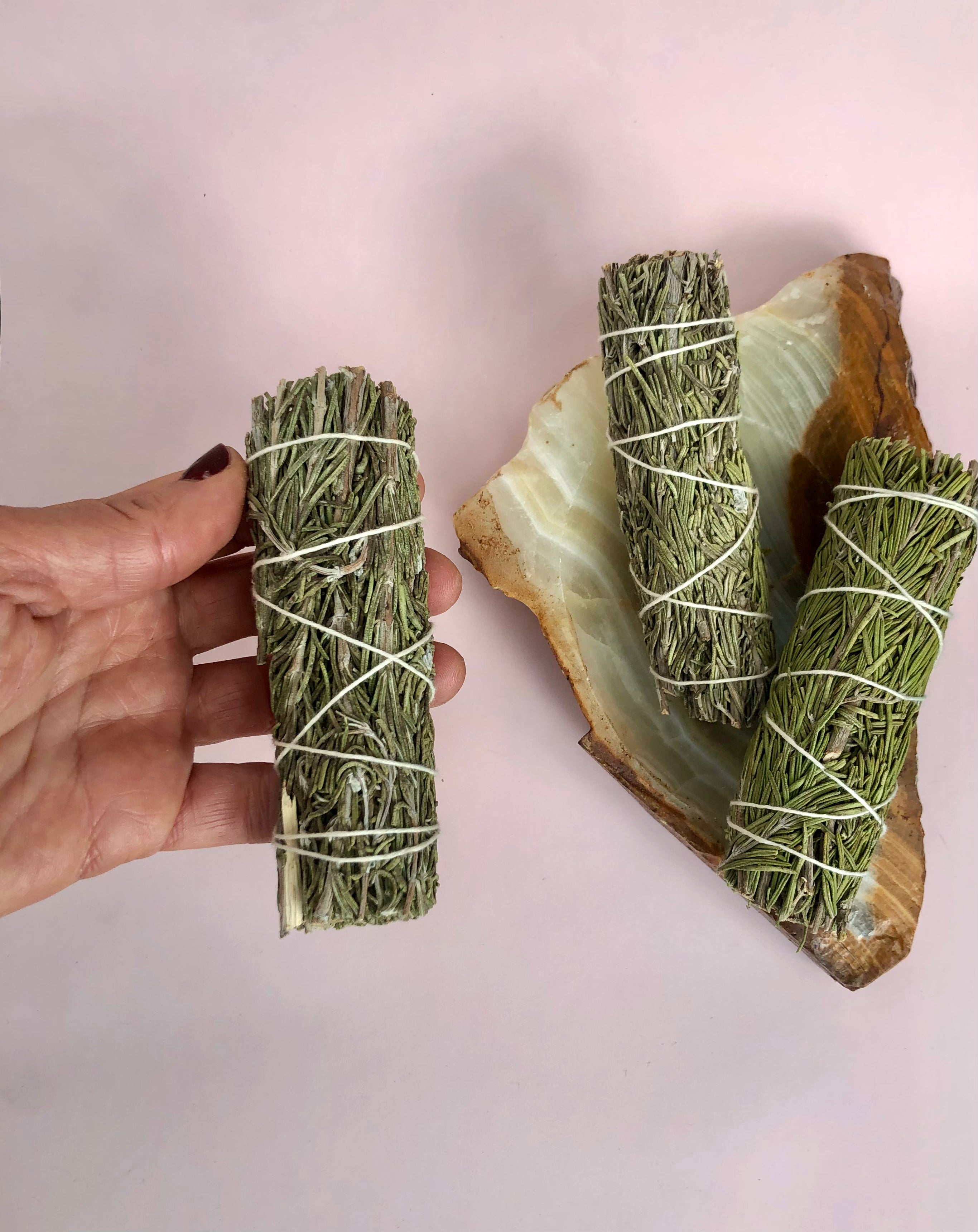 Månesøster Krystaller Rosmarin Smudge Stick Smudgestick Røgelse Palo Santo
MAANESOESTER.DK / MÅNESØSTER.DK