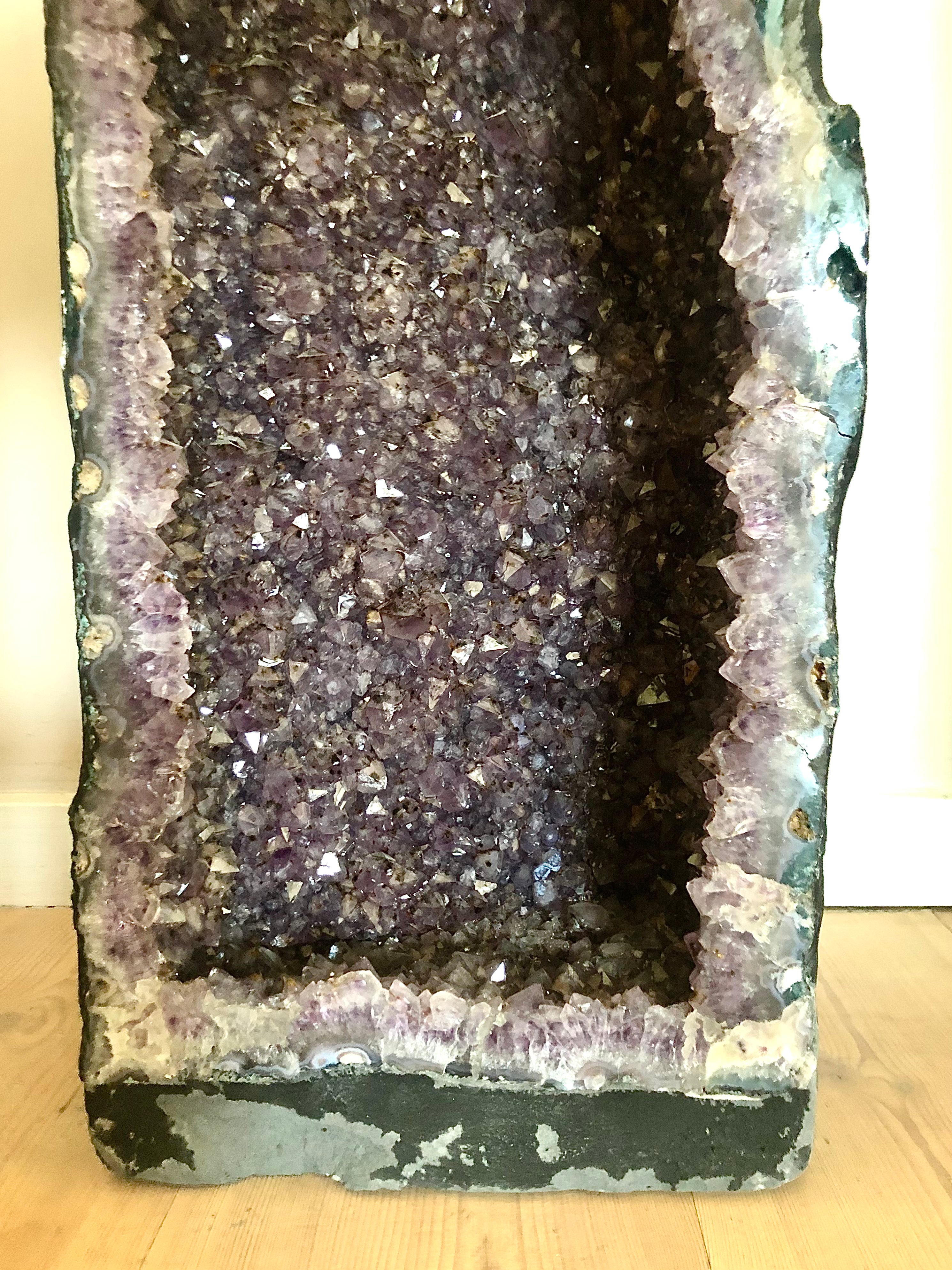 Stor smuk Ametyst Grotte 𓂀 37,15 kg. / 72 x 25 cm høj 𓂀 Nr.3