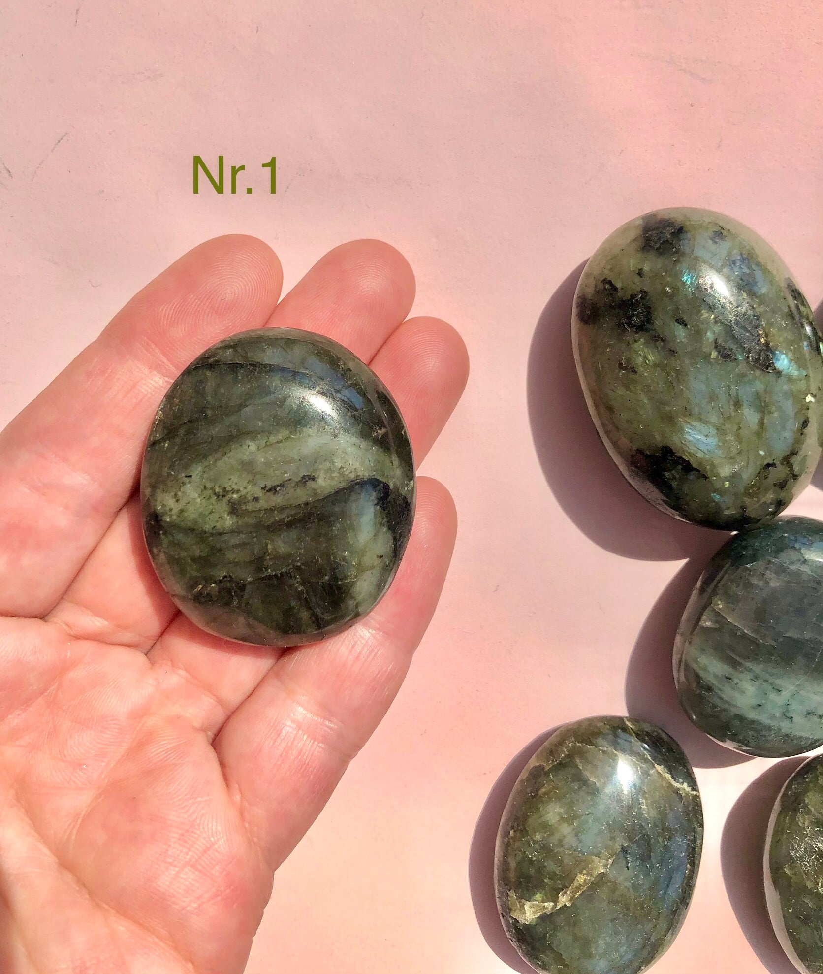 Månesøster Krystaller Labradorit Palmstone ☾ Spirituelle evner, styrke, transformation & beskyttelse