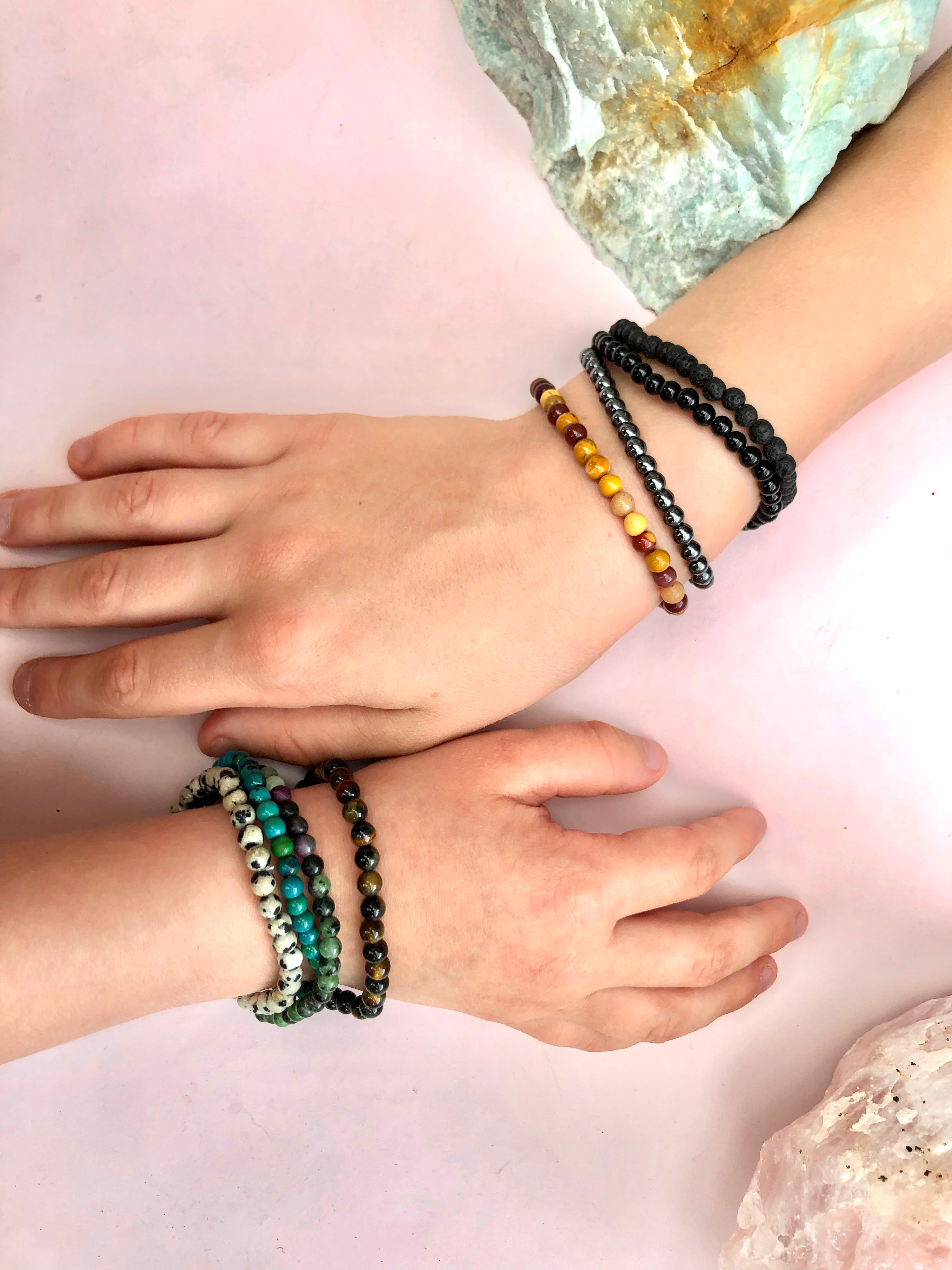 Månesøster Krystaller Dalmatiner Jaspis Armbånd til børn ☾ Livsglæde & Lykke Armbånd ☾ (Med 4mm Perler)