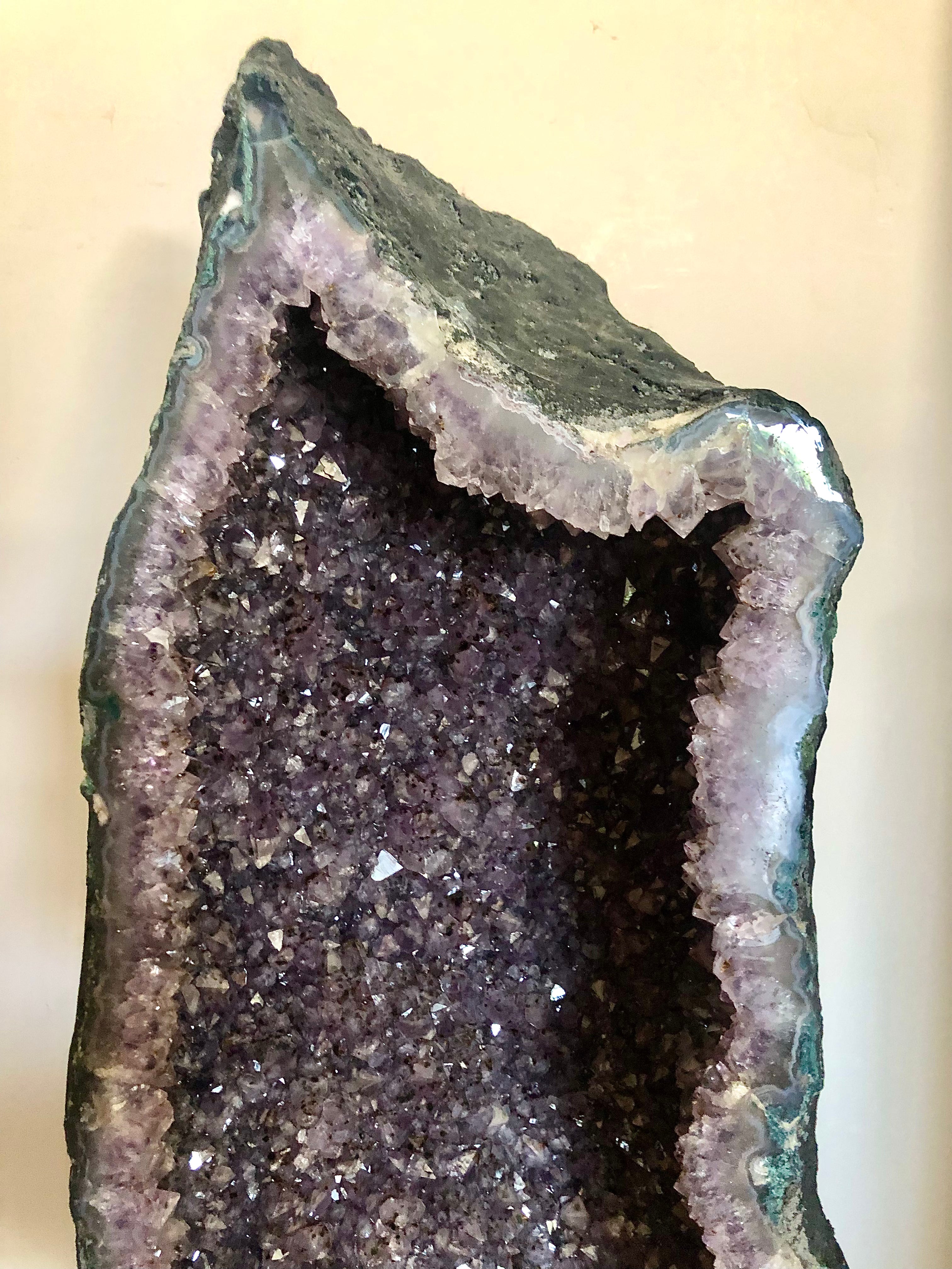 Stor smuk Ametyst Grotte 𓂀 37,15 kg. / 72 x 25 cm høj 𓂀 Nr.3