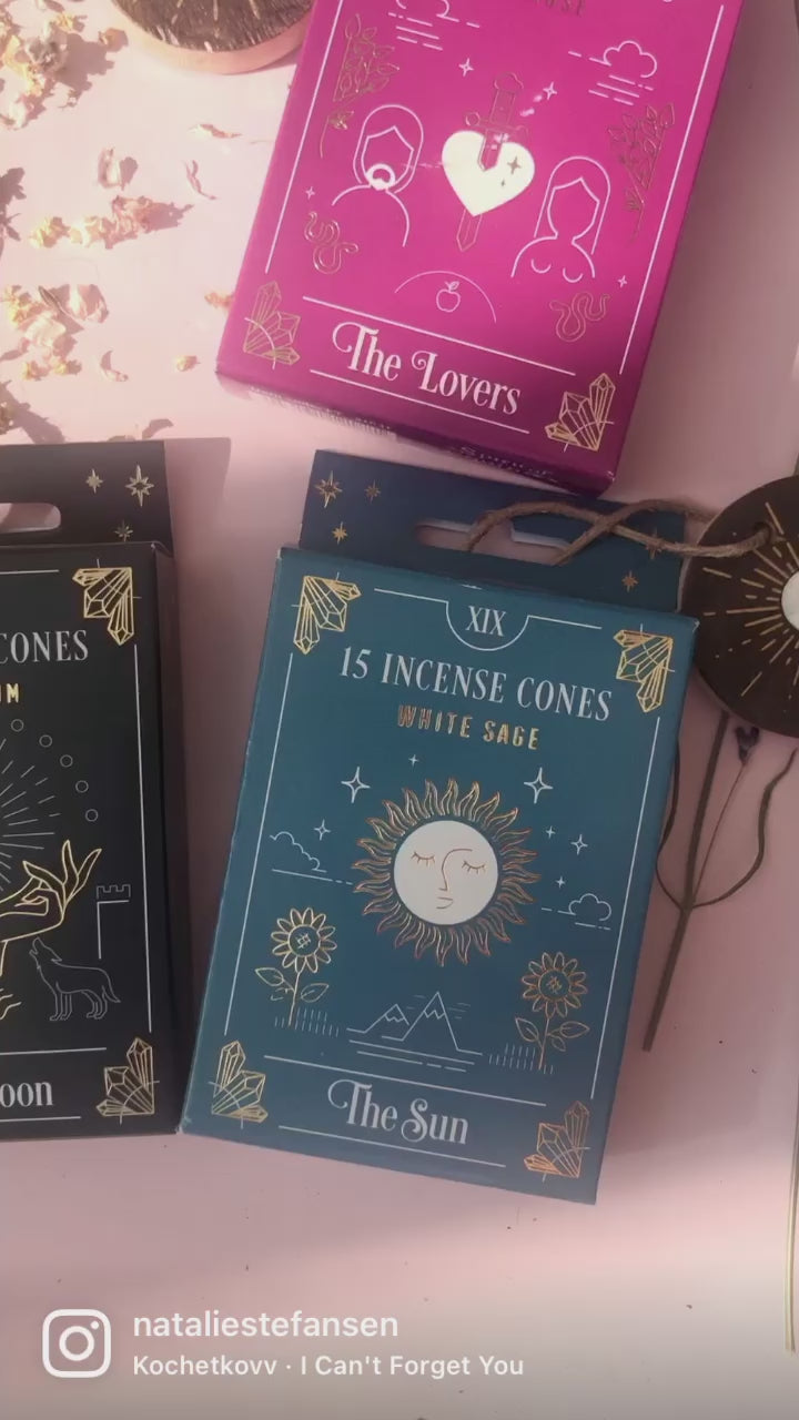 Månesøster Krystaller “Fortune Teller” Røgelses kegler med Tarot Kort design & røgelsesholder i træ