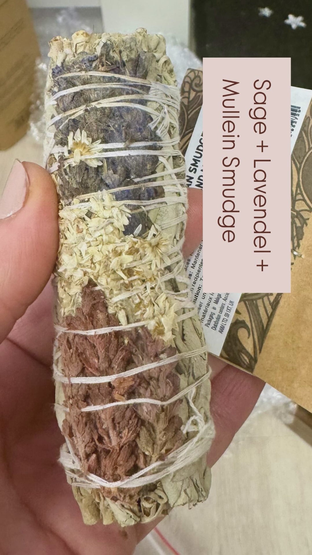 Månesøster Krystaller Horsens - Smudge Stick - Hvid Salvie, Lavendel og Mullein (Kongelys) - (10 cm.) / MAANESOESTER.DK / MÅNESØSTER.DK