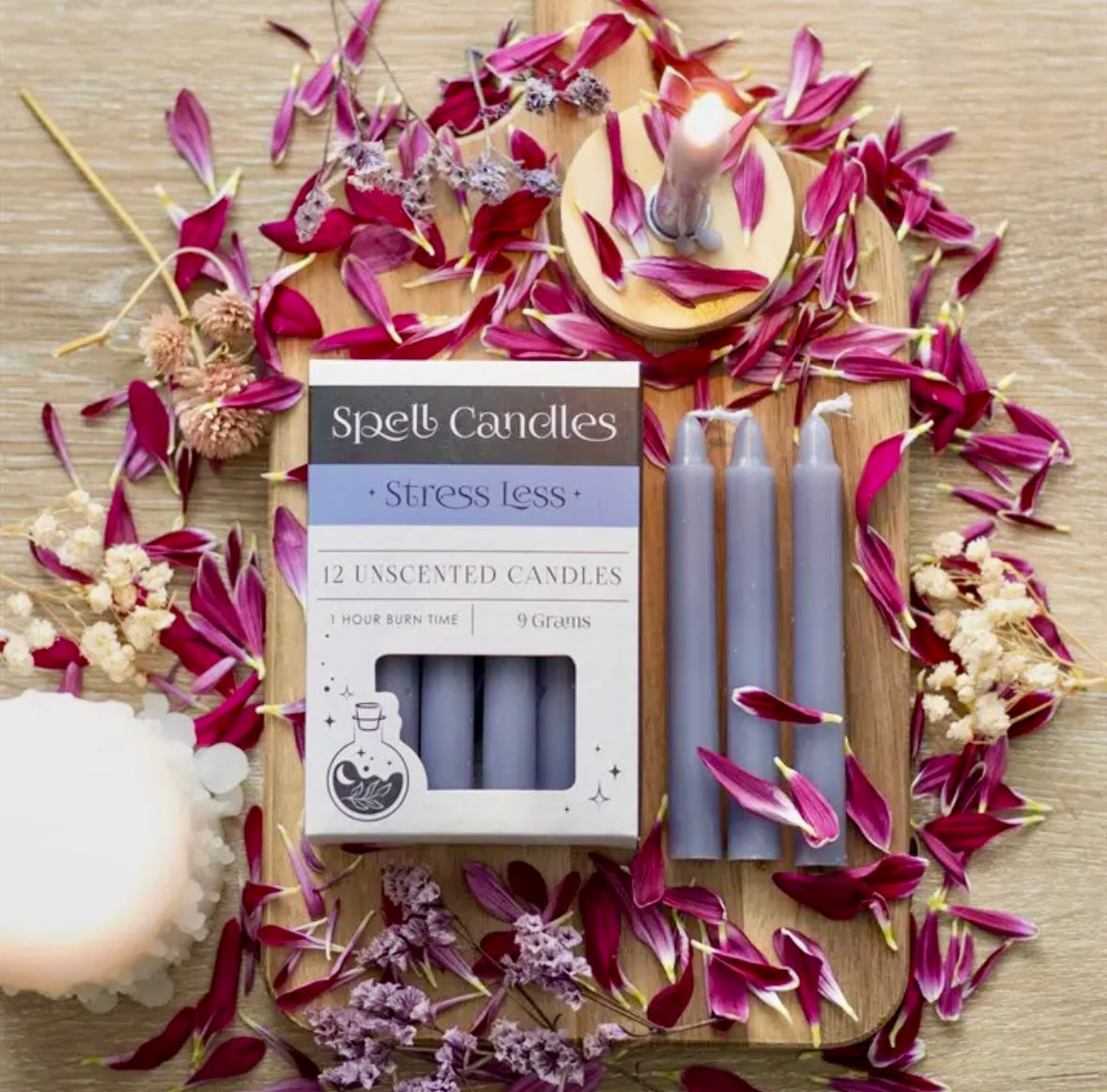 Månesøster Krystaller - Stearinlys - Lavendelfarvet ☾ Stress less SPELL CANDLES ☾ For mindre stress / rystaller - Stearinlys - Lavendelfarvet ☾ Stress less SPELL CANDLES ☾ For mindre stress / MAANESOESTER.DK / MÅNESØSTER.DK