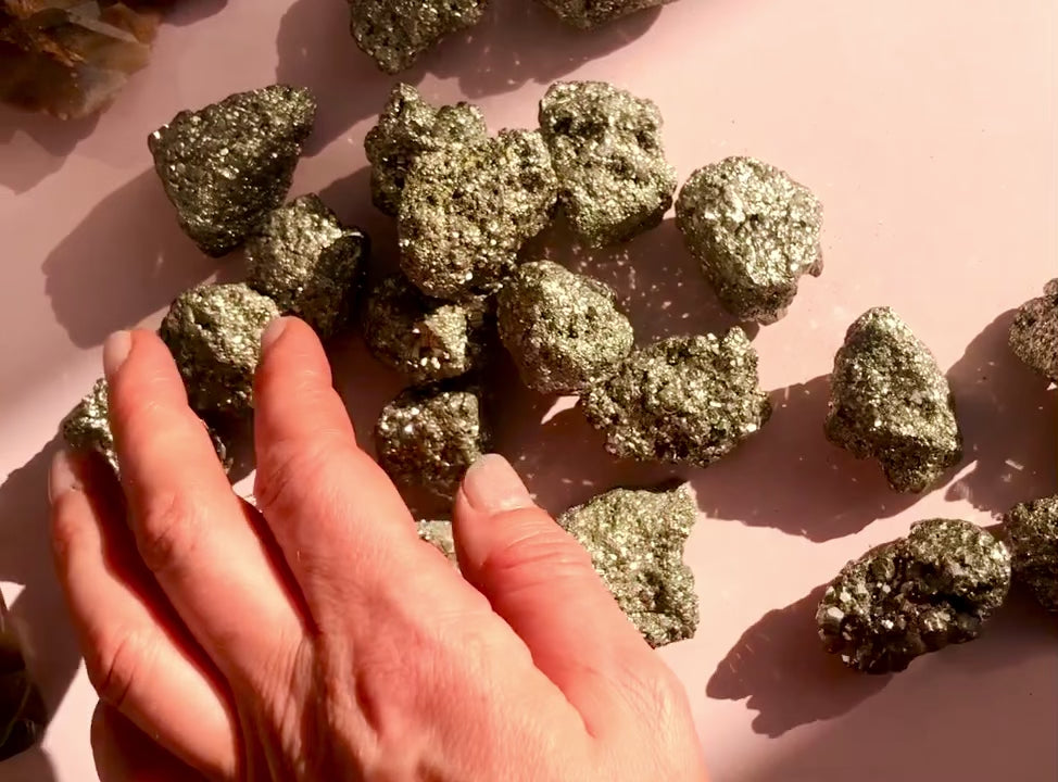 Rå Pyrit Pyrite ☾ FRUGTBARHED, VELSTAND & SUCCES Månesøster Krystaller Månesøsteren Månesøstre Månesøstrene