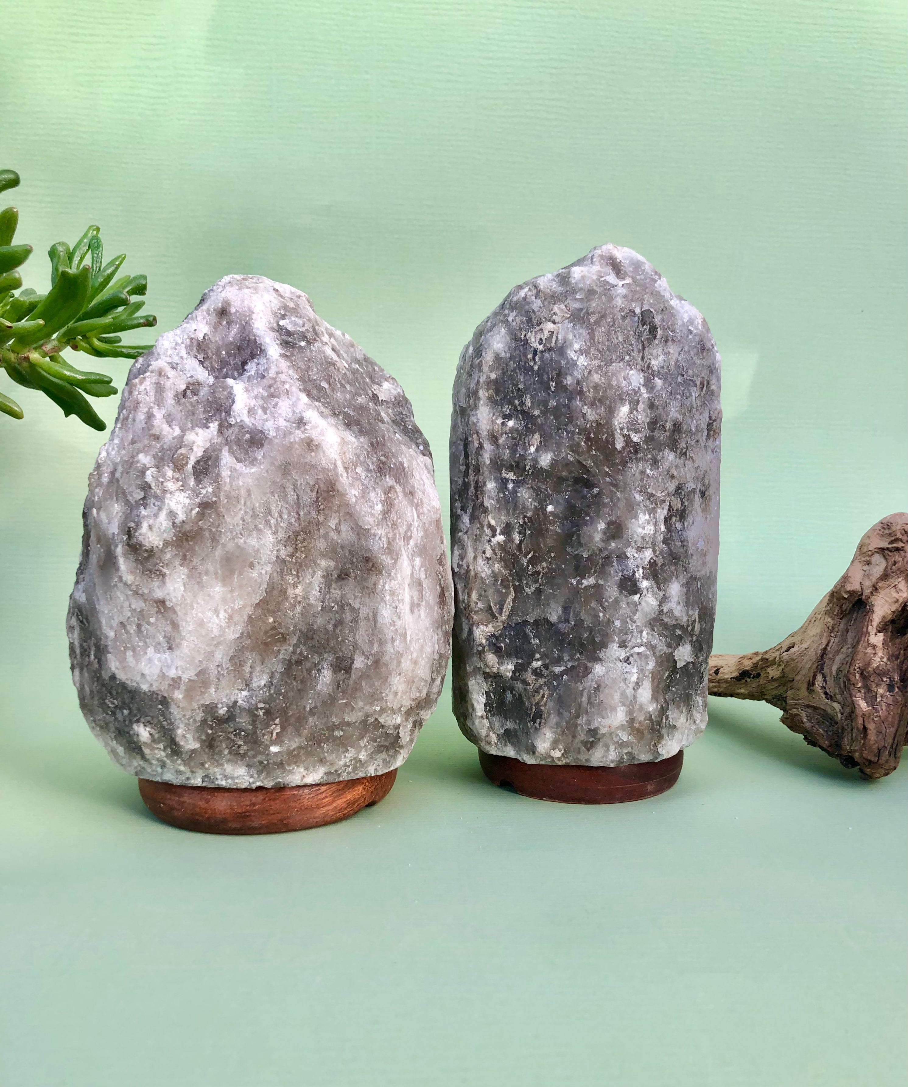 Himalaya Salt Lamper Saltlampe Grå Hvid Rød Månesøster Krystaller Månesøsteren Månesøstrene - maanesoester.dk - månesøster.dk