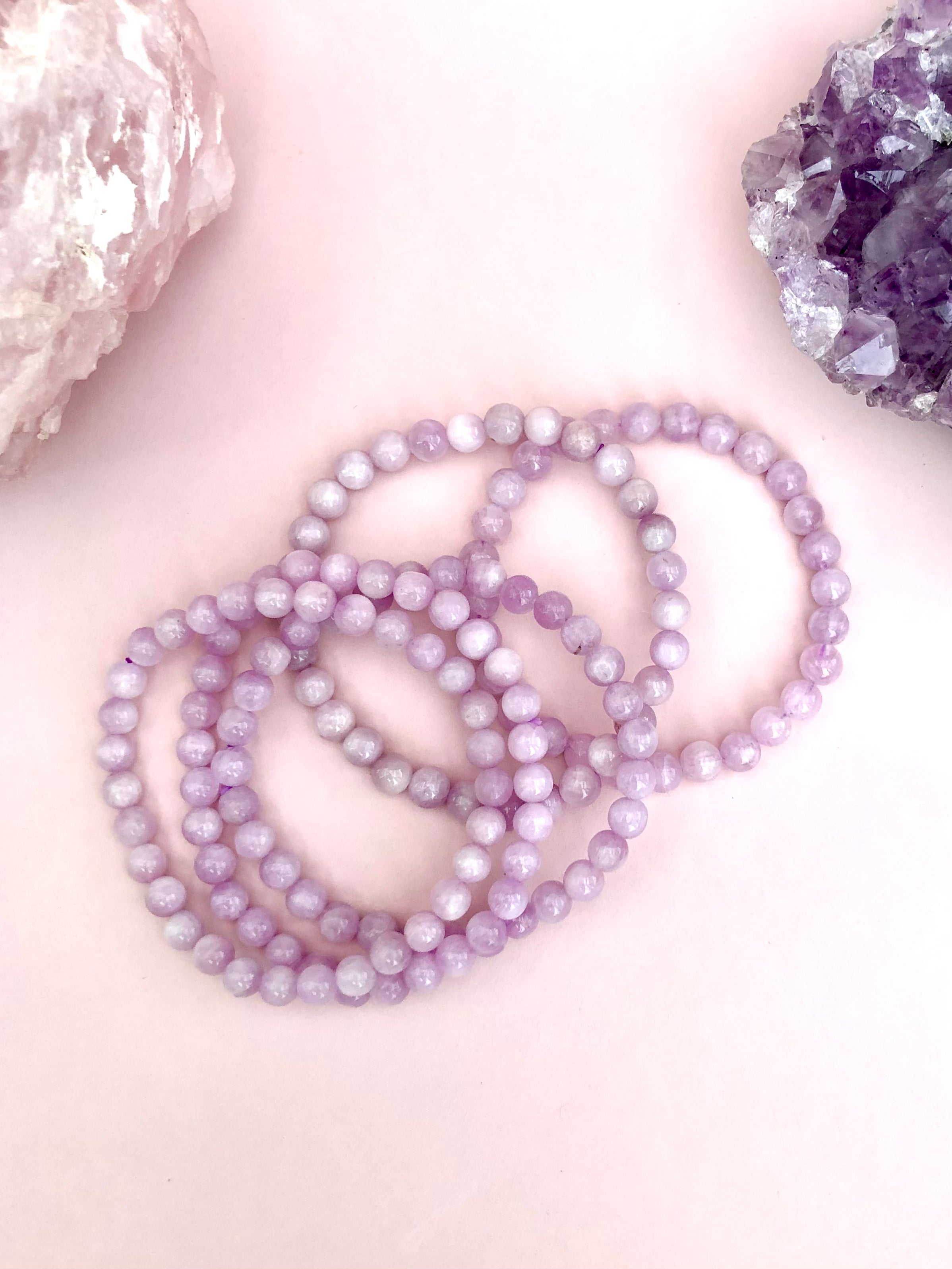 Kunzit Armbånd Månesøster Krystaller Månesøstre Månesøstrene Månesten / MAANESOESTER.DK / MÅNESØSTER.DK / MÅNESØSTER KRYSTALLER HORSENS