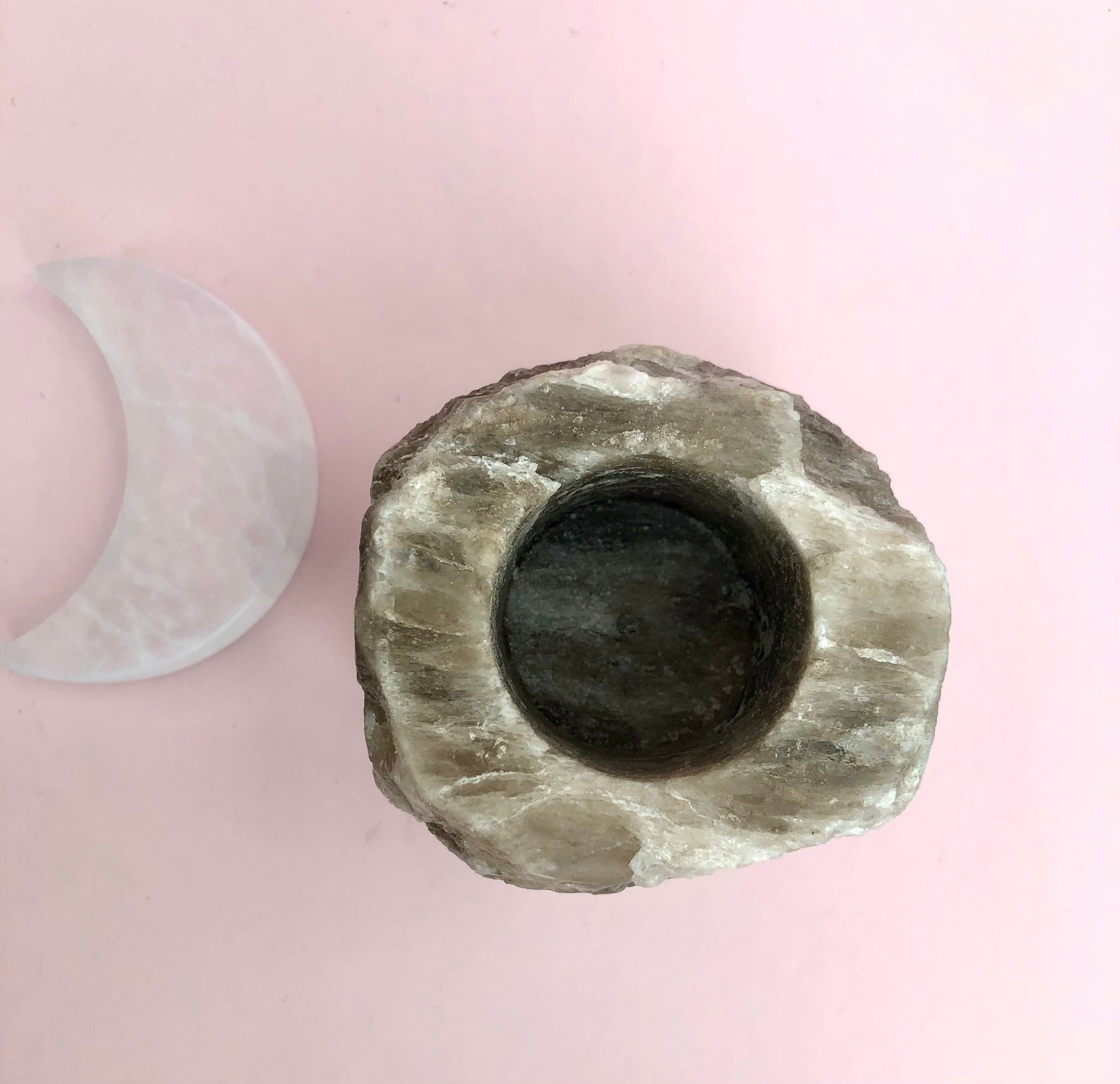Himalaya Salt Stage saltstage lysestage Hvid Rød Grå Månesøstre Månsøsteren Månesøster Krystaller Månesten Himelaya Himelaja Himalaja fyrfadsstage saltlampe