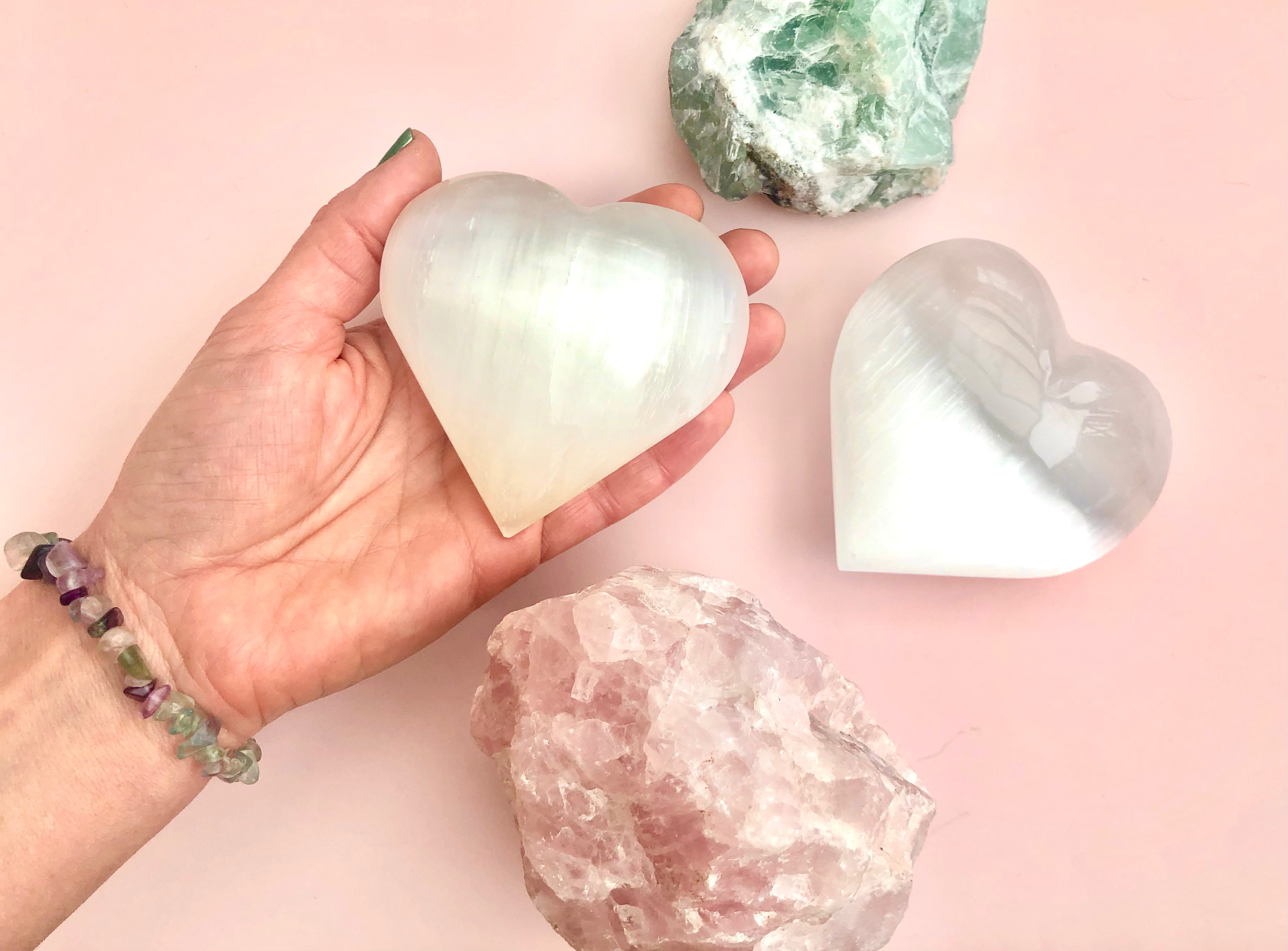 Stort Selenit Hjerte - RENS, OPLAD & HEAL ☾