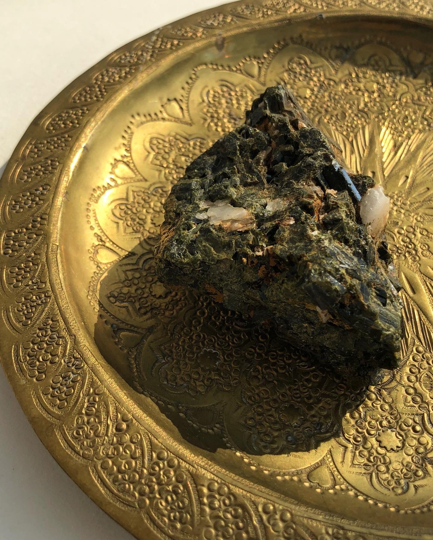 Stor Rå Grøn Turmalin Med Kvarts 𓂀 Gaia, Lykke & LivsGlæde ☾ Nr.8