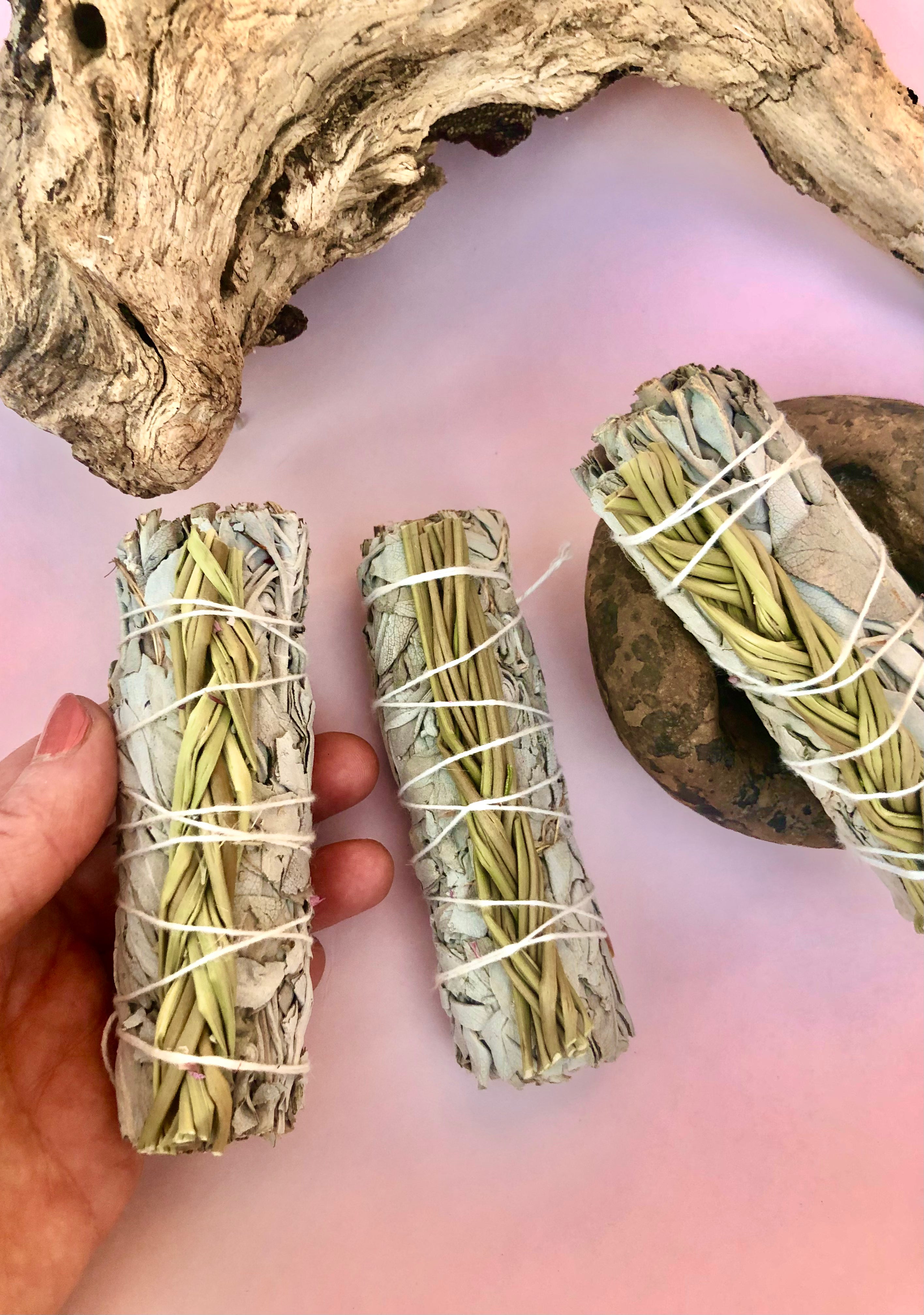 Månesøster Krystaller - Salvie Smudge Med ☾ Sweetgrass / Weengushk / MAANESOESTER.DK / MÅNESØSTER.DK