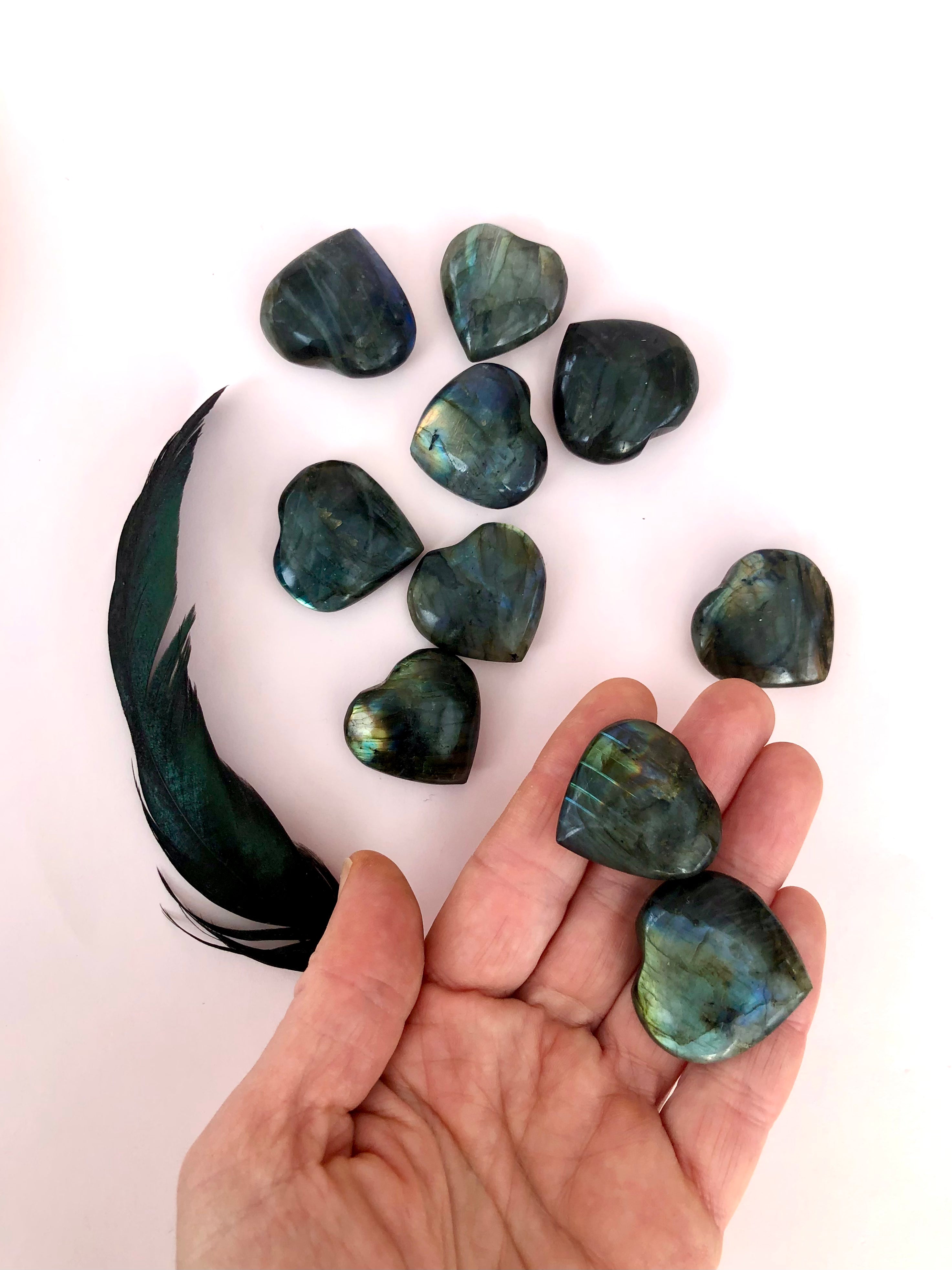 Lille Labradorit Hjerte ☾ Spirituelle evner, styrke, transformation & beskyttelse ☾ ca 3x3 cm