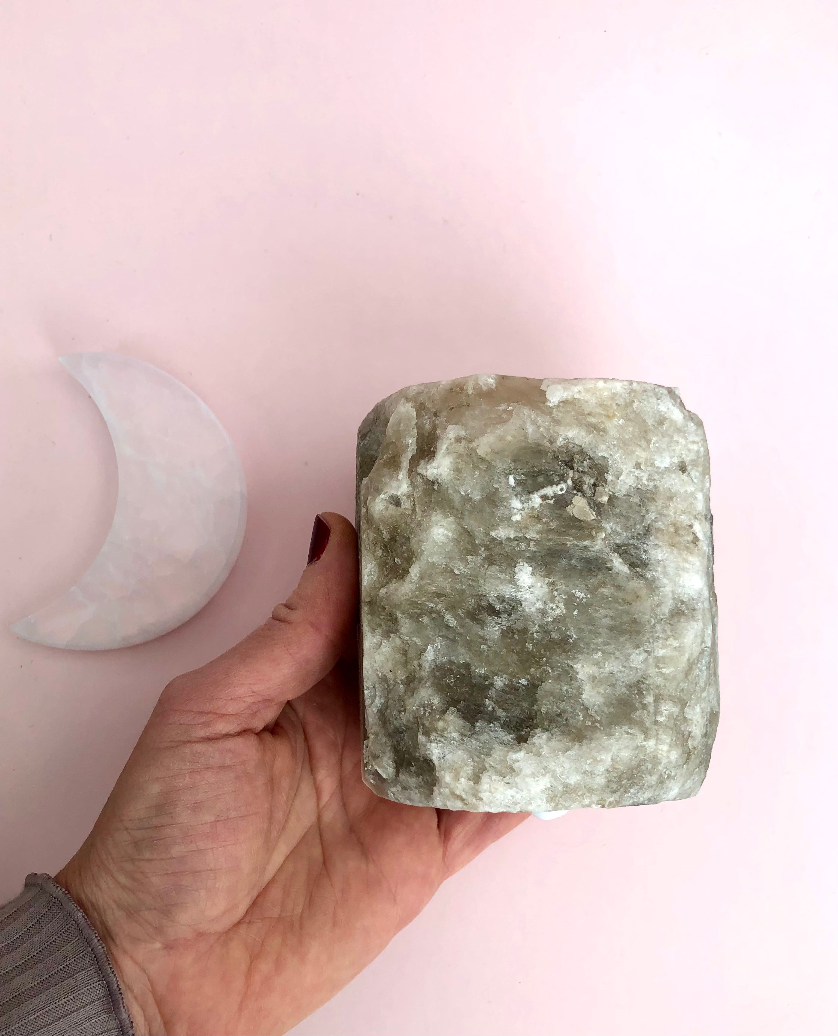 Himalaya Salt Stage saltstage lysestage Hvid Rød Grå Månesøstre Månsøsteren Månesøster Krystaller Månesten Himelaya Himelaja Himalaja fyrfadsstage saltlampe