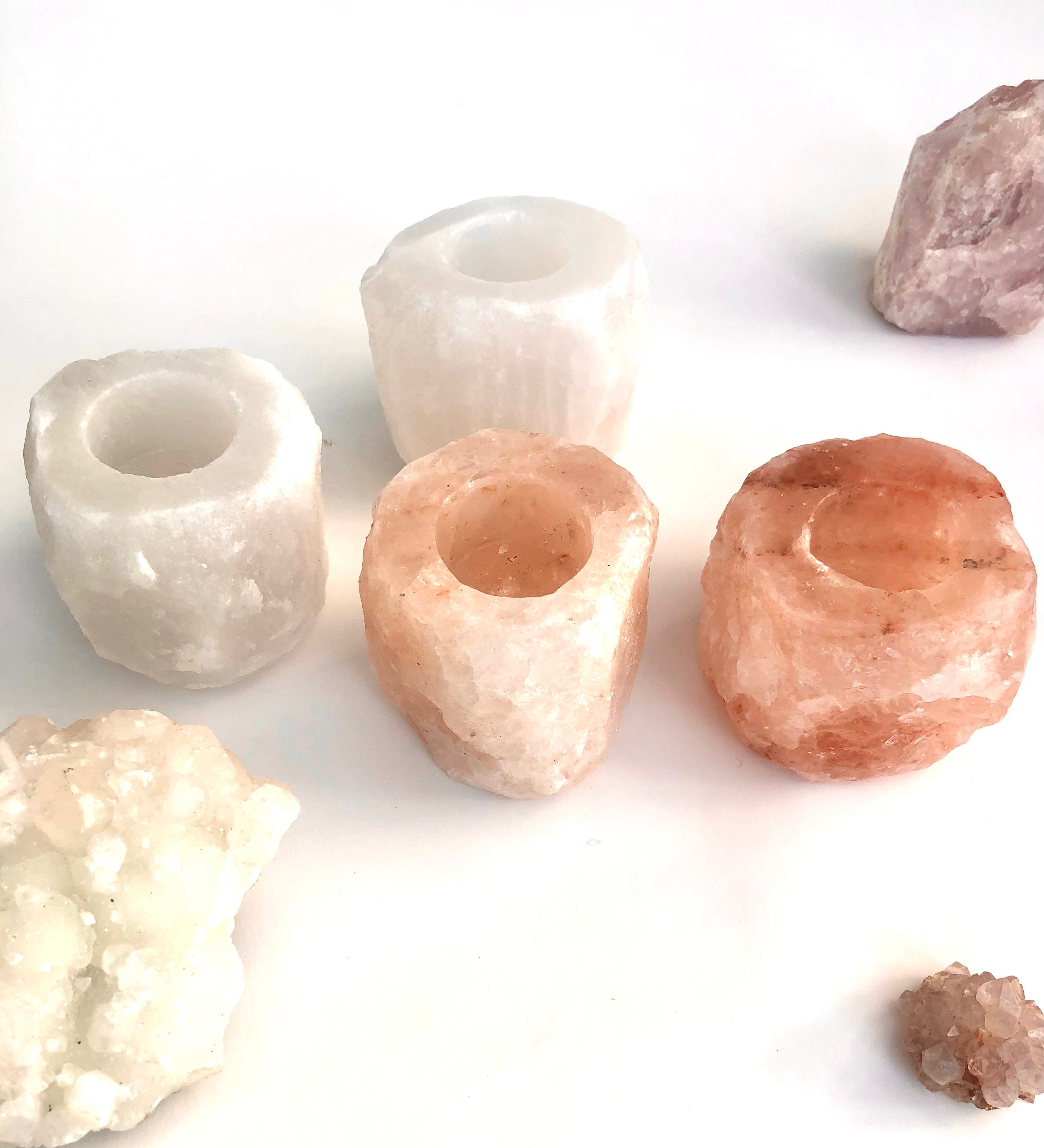 Himalaya Salt Stage  saltstage lysestage Hvid Rød Grå Månesøstre Månsøsteren Månesøster Krystaller Månesten Himelaya Himelaja Himalaja fyrfadsstage saltlampe
