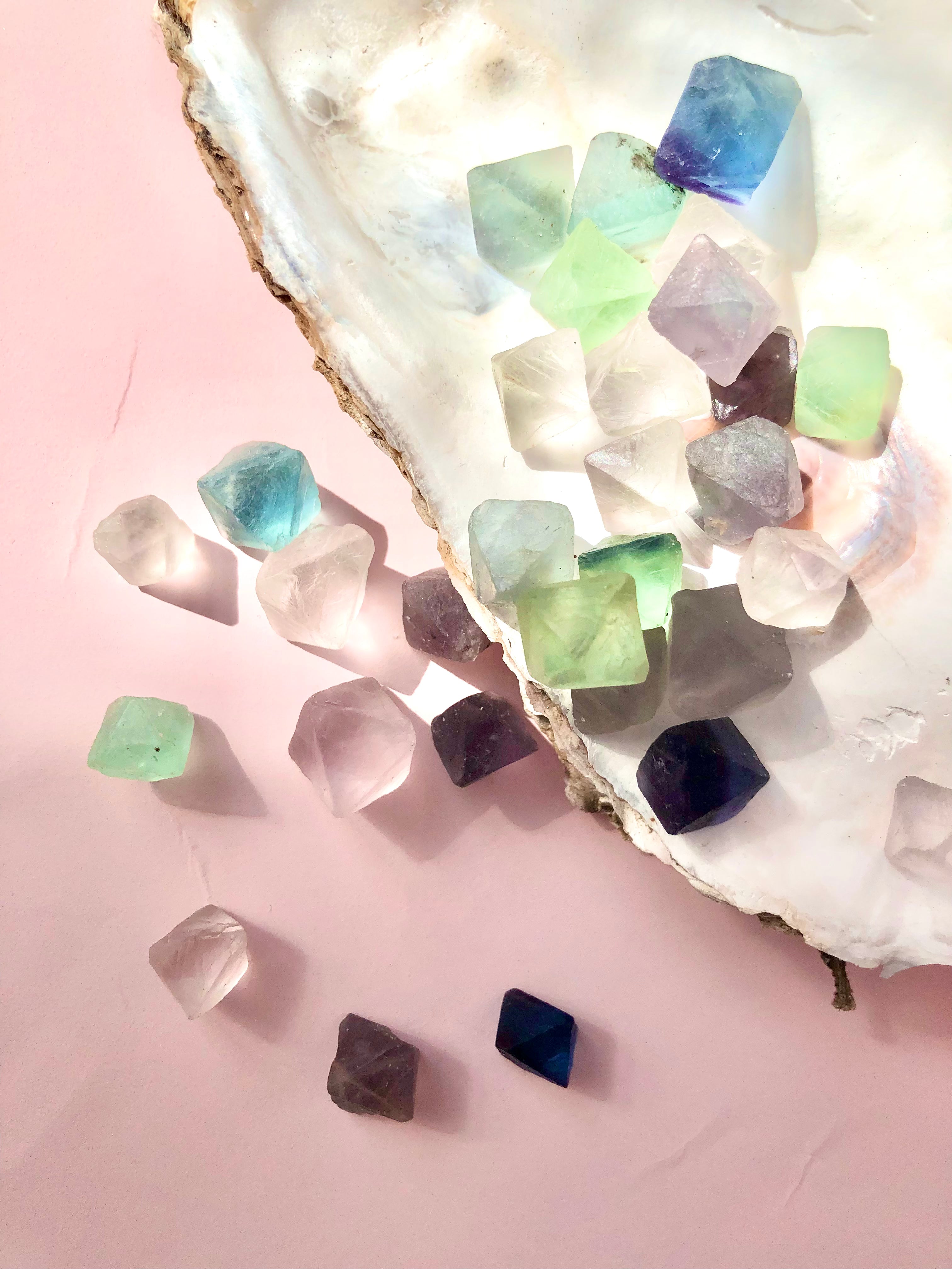 Månesøster Krystaller Regnbue Fluorit Oktaeder ☾ Koncentration, Grounding & Balance ☾