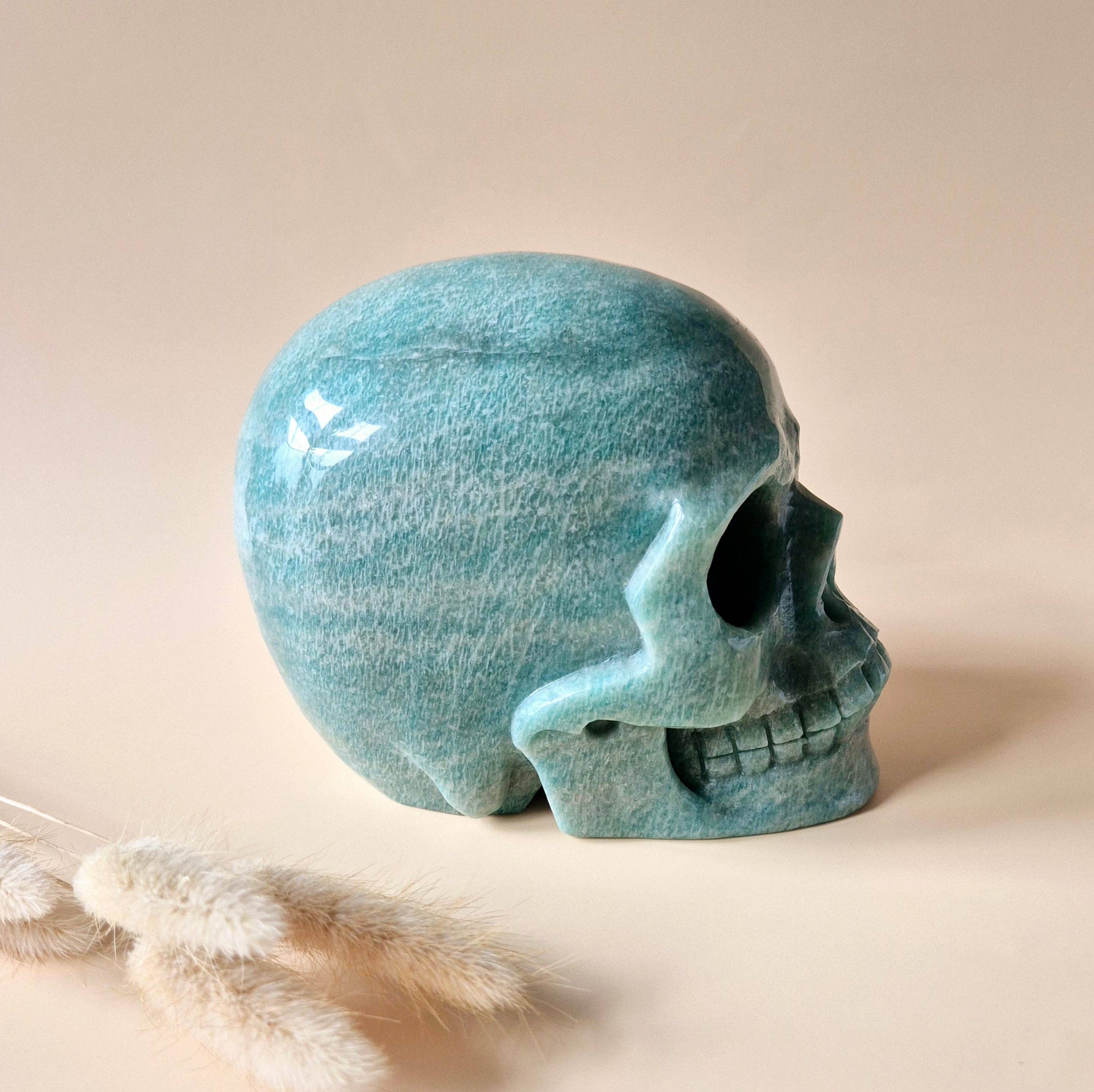 Månesøster Krystaller - Horsens - XXL Kranium i Amazonit - Skull – 2560 gram / MAANESOESTER.DK / MÅNESØSTER.DK