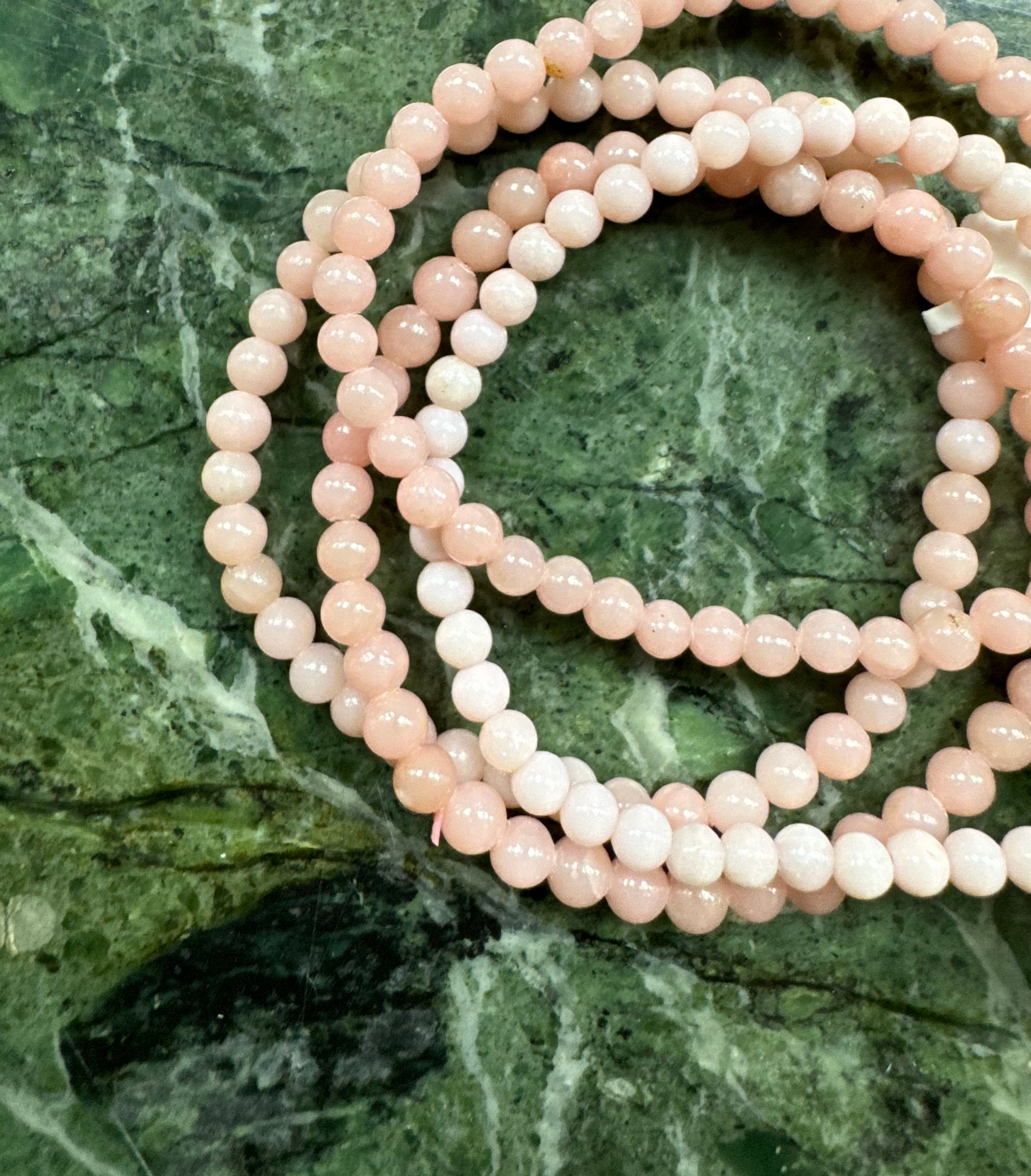 Pink Opal Armbånd  ☾ Følelsesmæssig forståelse,Kærlighed, relationer, Åndelig opvågning, formål, Sindsro,Uselviskhed, healing,Trauma lindring,Mestring af frygt, Angstlindring, Visdom, Søvn (4 mm.)