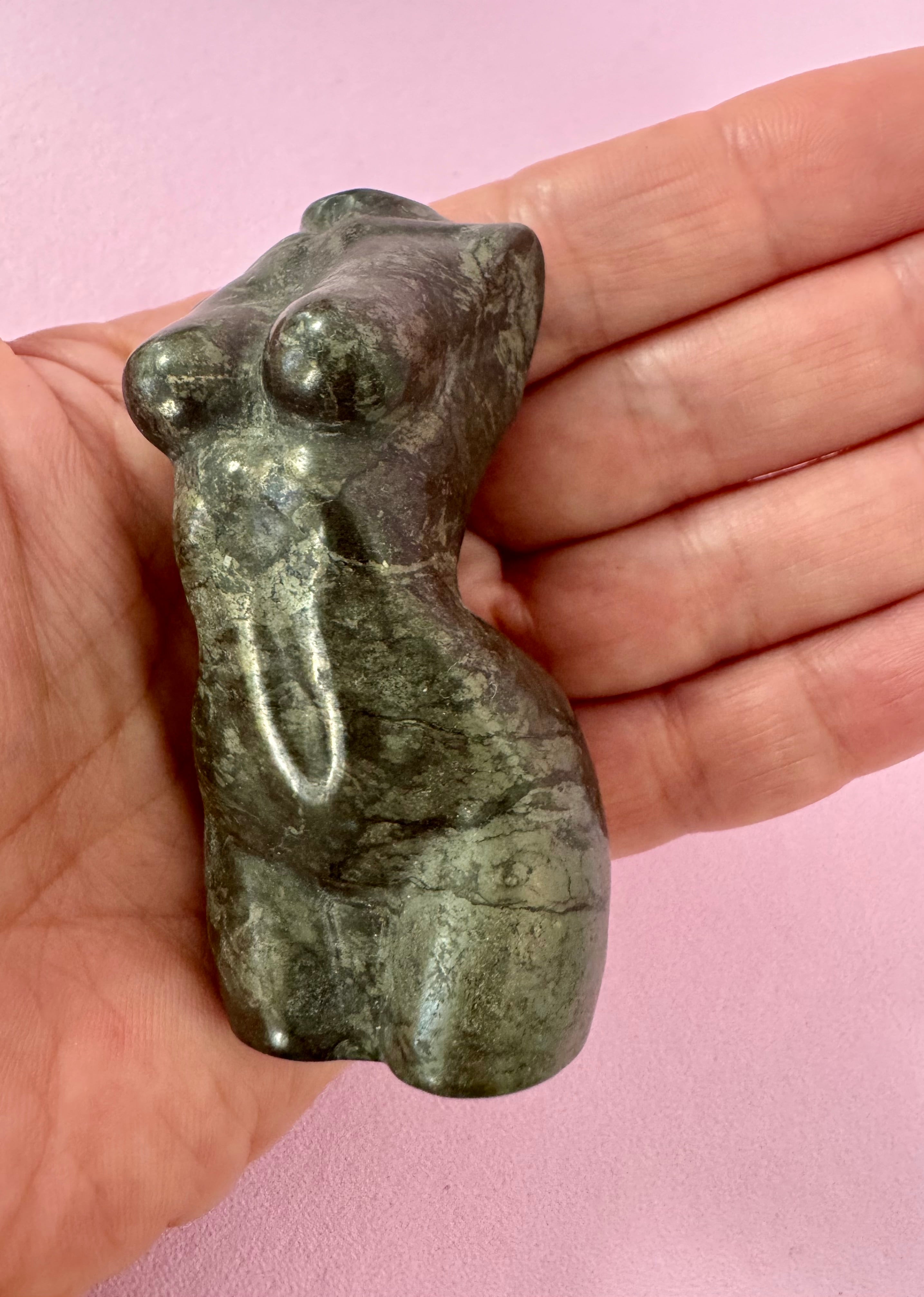 Kvinde krop i Pyrit ☾ FRUGTBARHED, VELSTAND & SUCCES ☾ 7,4 cm