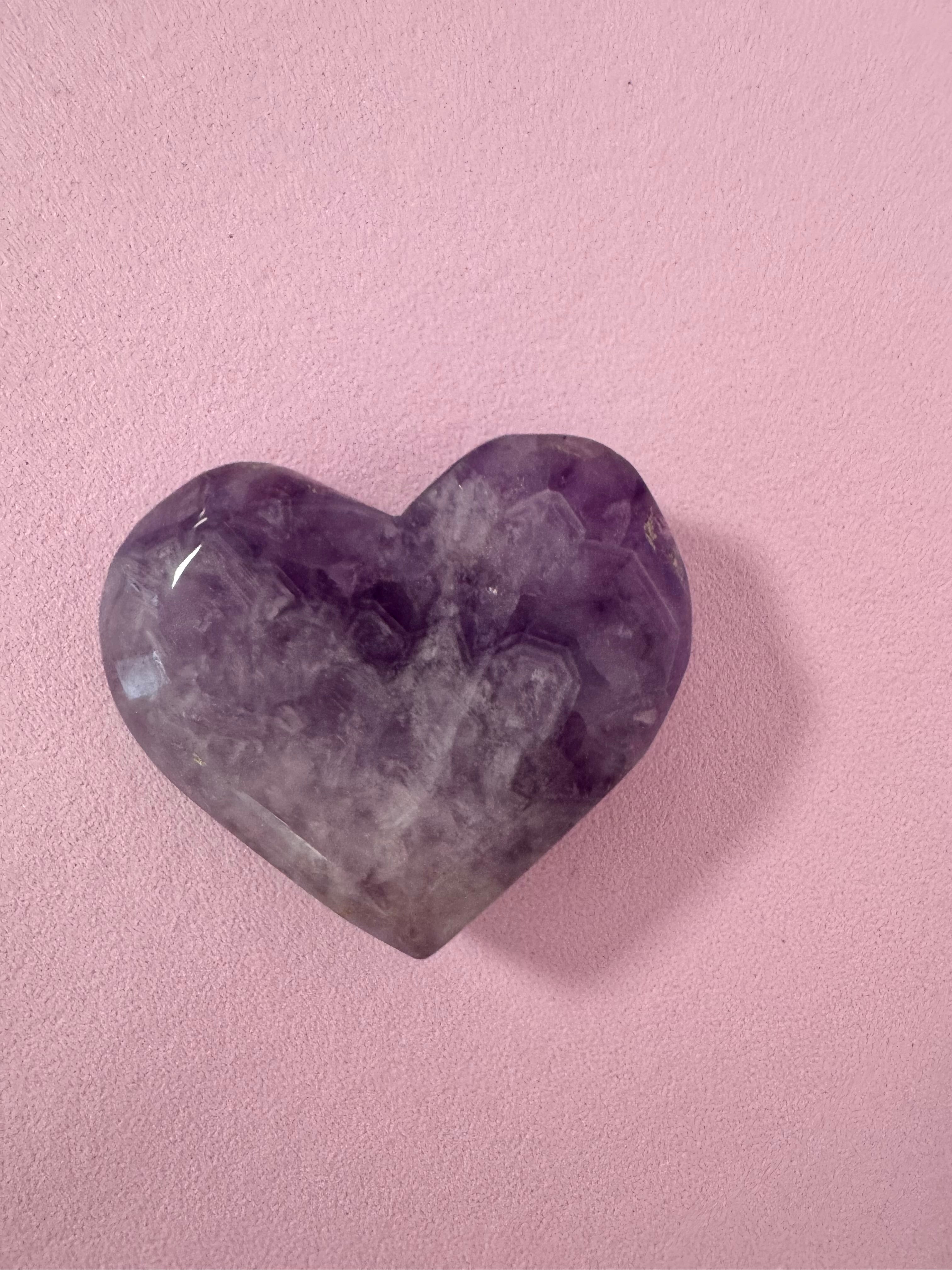 Ametyst hjerte - RO, HEALING & SELVKÆRLIGHED  - 5,5 cm