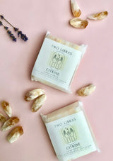 Citrin krystal Duftvoks ( Smelte Voks ) Med mandarin & basilikum & naturlige Citrin stykker Fra “TWO LIBRAS” ☾ en bar med 6 snap-off terninger lavet af naturlig voks. infunderet med duftolier og krystalchips ☾